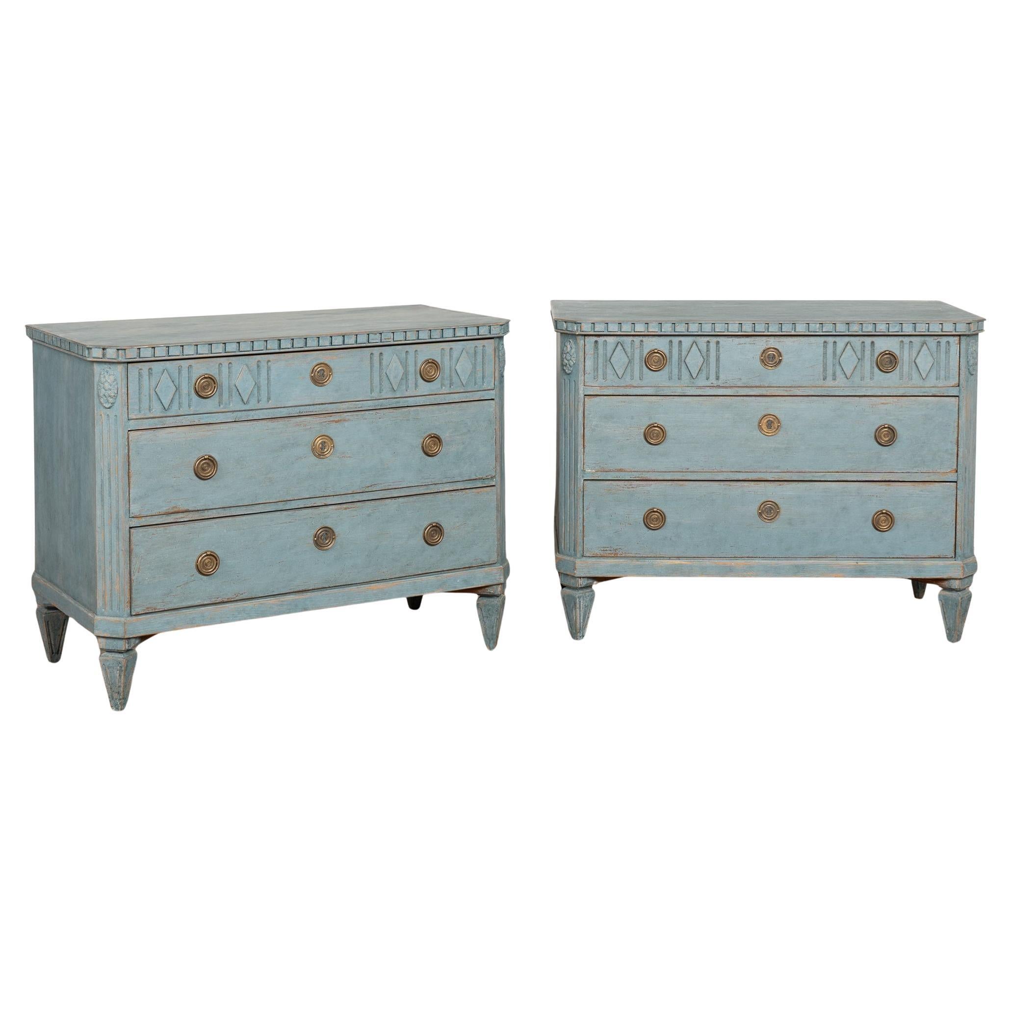 Coppia di cassettiere in pino blu gustaviano del XIX secolo