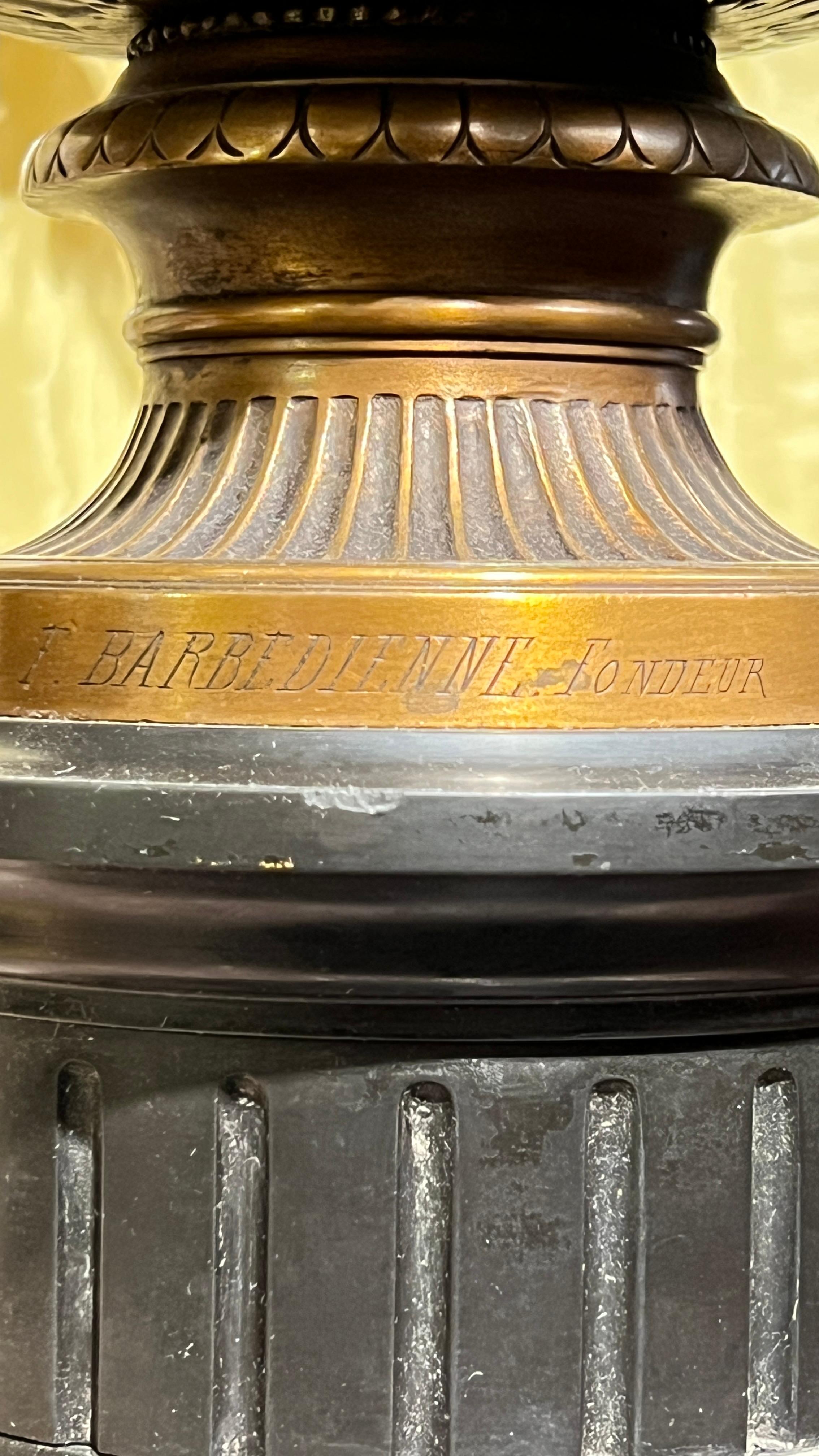 Coppia di vasi da centrotavola Warwick in bronzo e marmo del XIX secolo di Barbedienne In condizioni buone in vendita a New York, NY