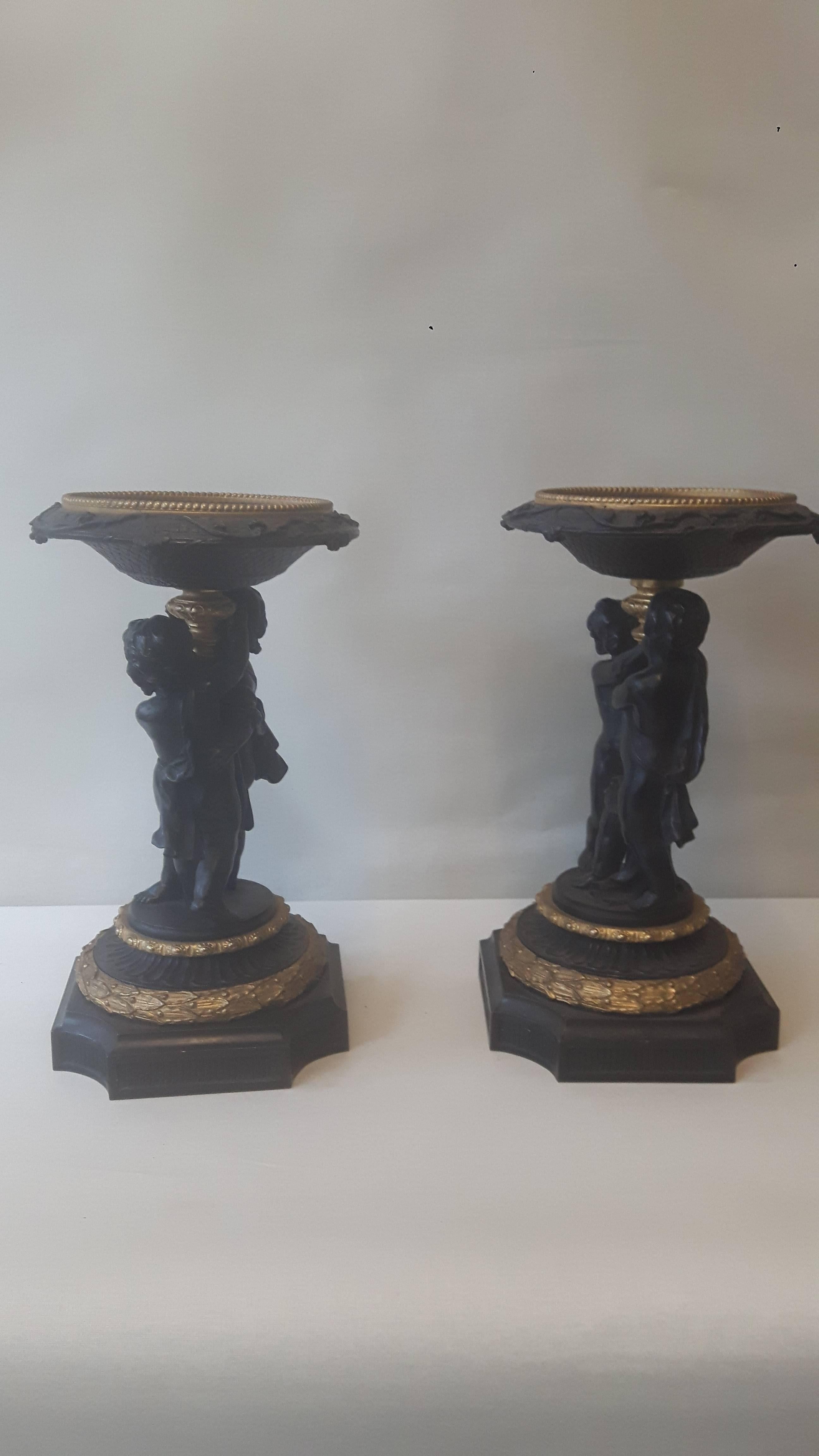 Paire de Tazzas du 19ème siècle en bronze et bronze doré Excellent état - En vente à London, GB