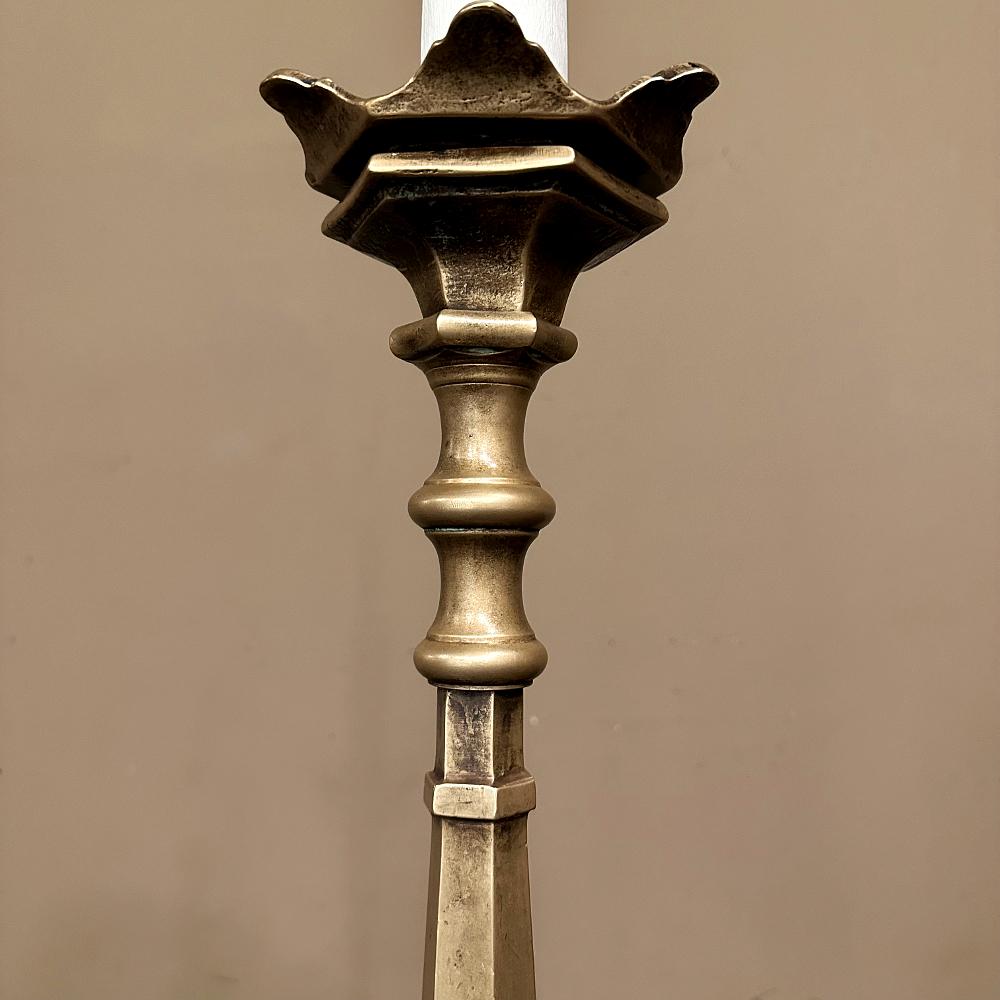 Coppia di lampade da terra a candeliere in bronzo del XIX secolo in vendita 4