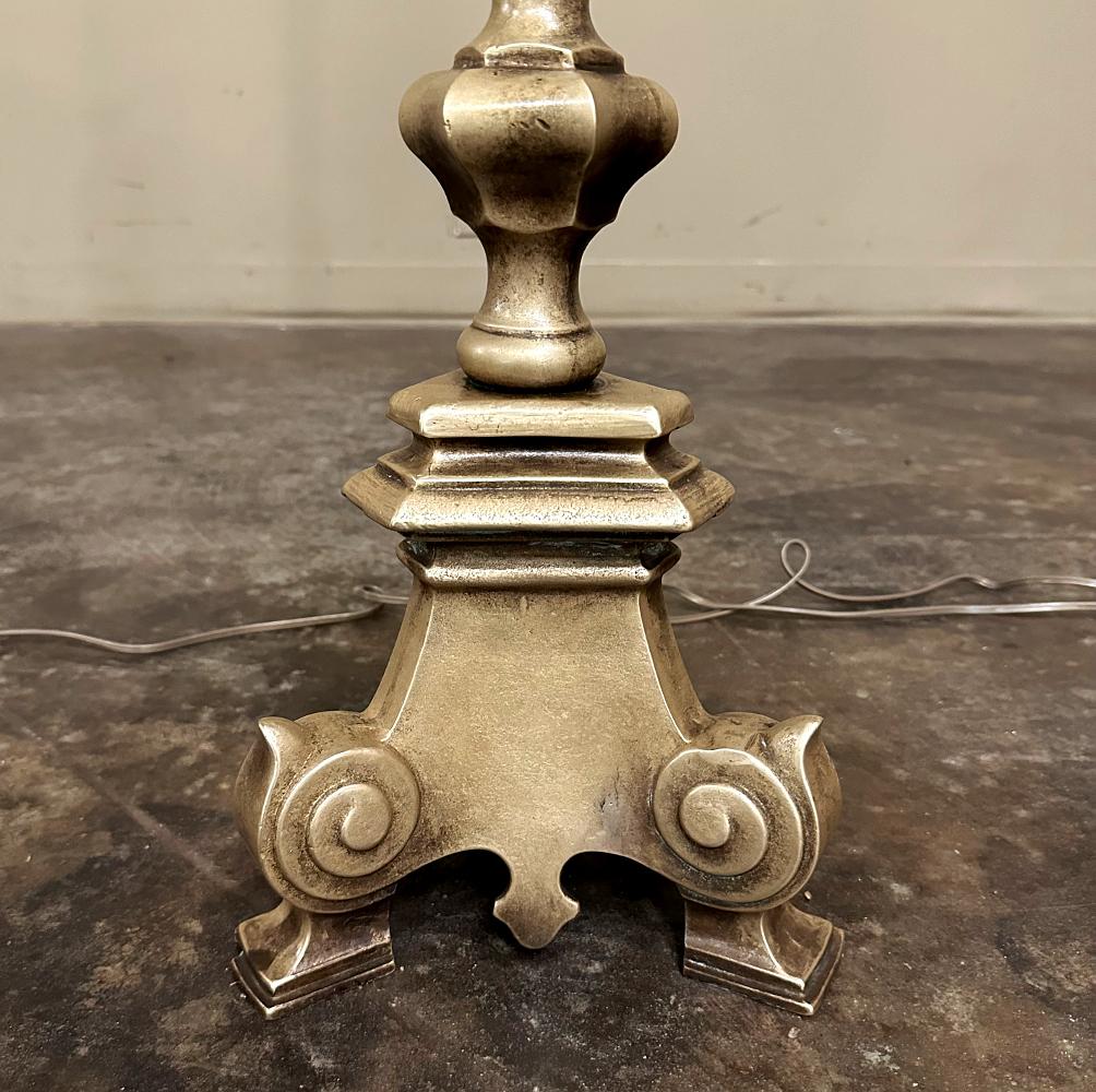 Coppia di lampade da terra a candeliere in bronzo del XIX secolo in vendita 6