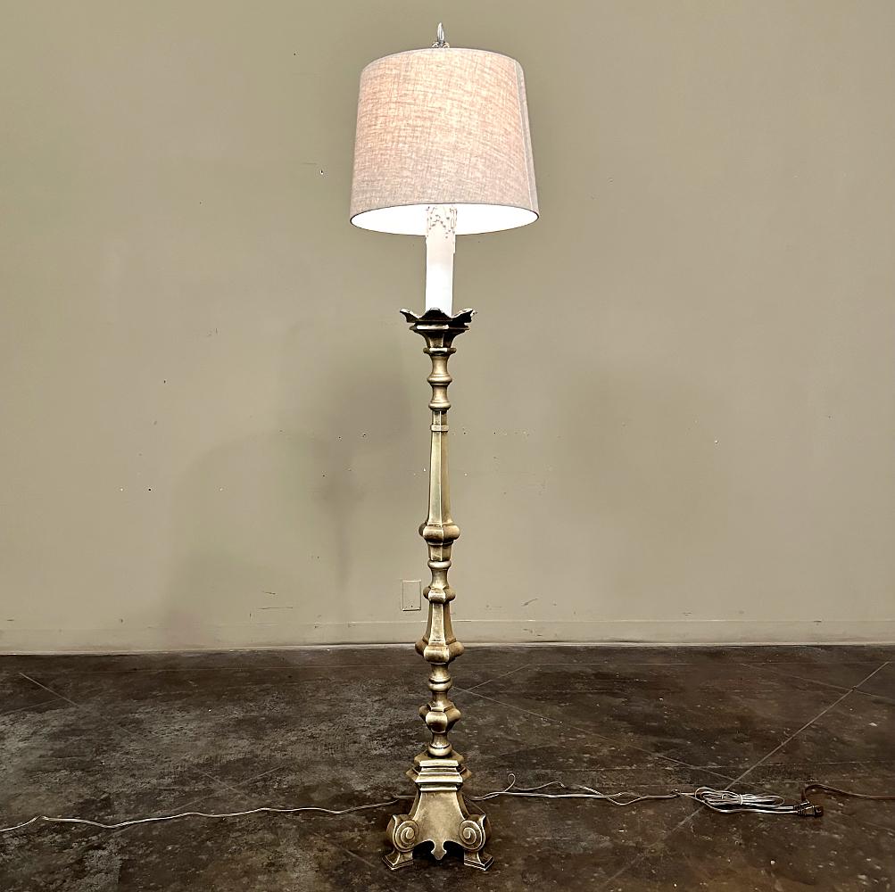 Coppia di lampade da terra a candeliere in bronzo del XIX secolo In condizioni buone in vendita a Dallas, TX