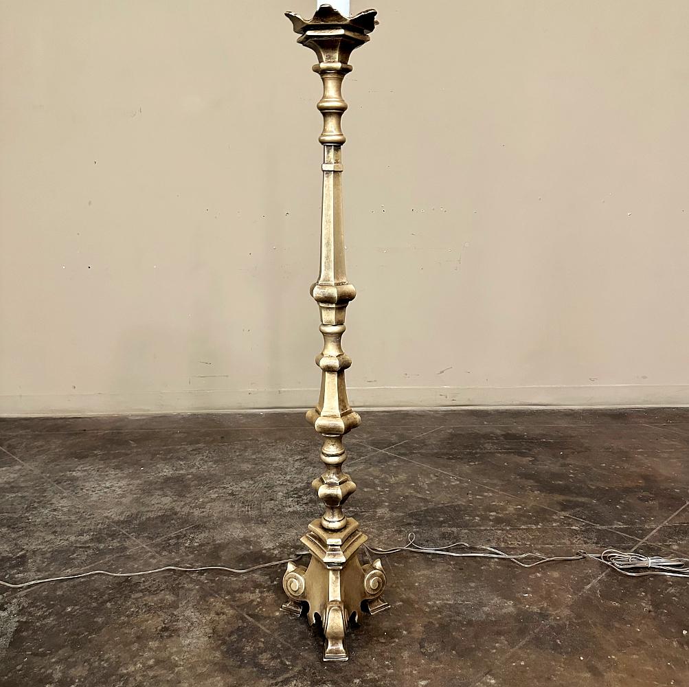 Fine XIX secolo Coppia di lampade da terra a candeliere in bronzo del XIX secolo in vendita