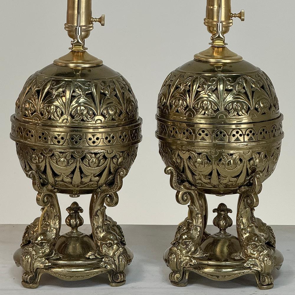 Pareja de lámparas de sobremesa de linterna de aceite francesas de bronce del siglo XIX, época de Napoleón III en venta 4