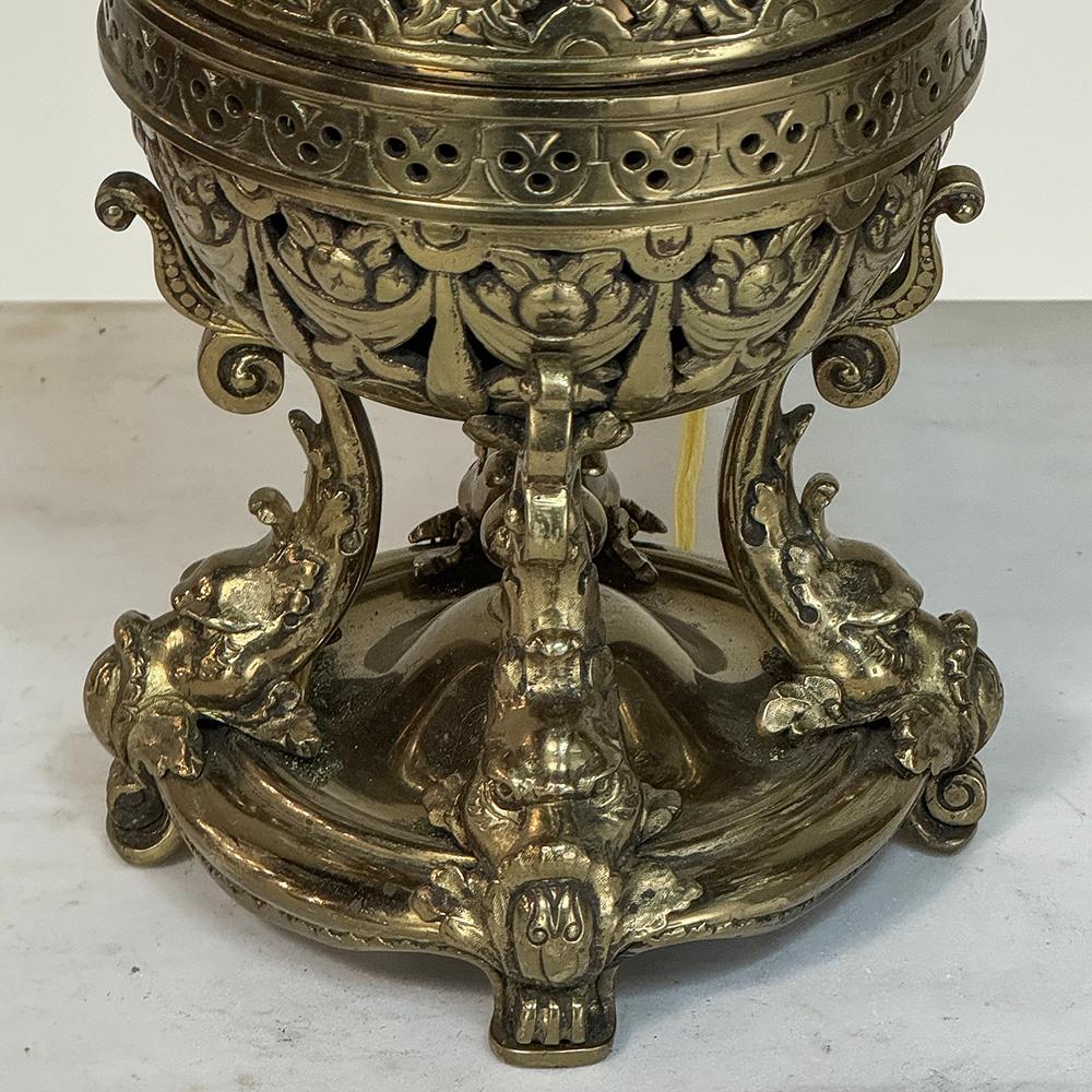 Pareja de lámparas de sobremesa de linterna de aceite francesas de bronce del siglo XIX, época de Napoleón III en venta 8