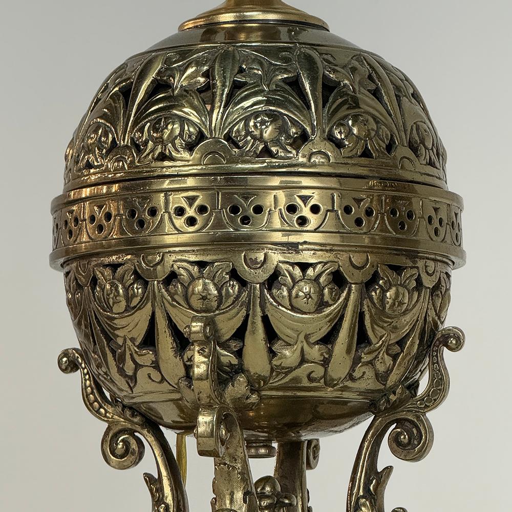 Pareja de lámparas de sobremesa de linterna de aceite francesas de bronce del siglo XIX, época de Napoleón III en venta 9