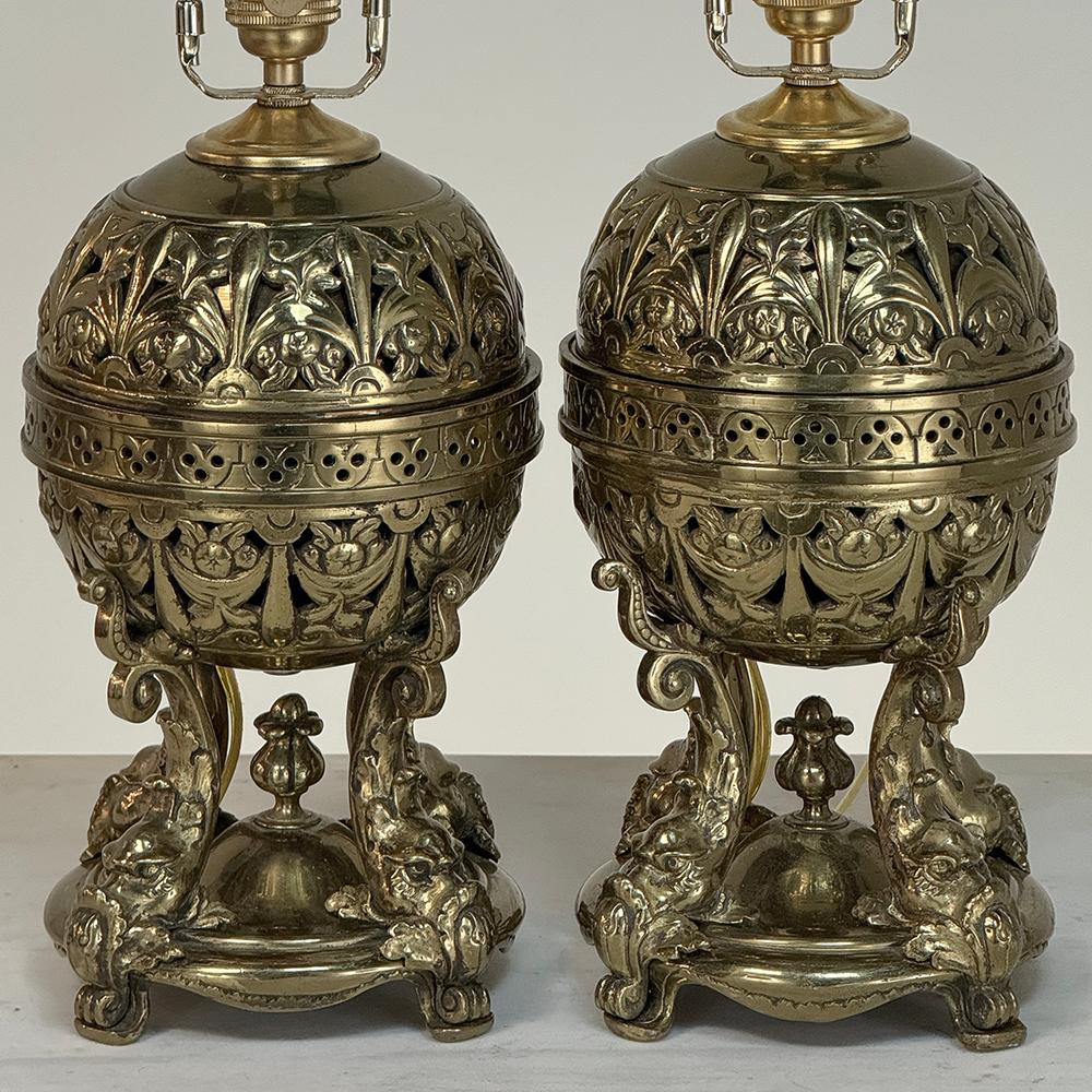 Pareja de lámparas de sobremesa de linterna de aceite francesas de bronce del siglo XIX, época de Napoleón III en venta 1