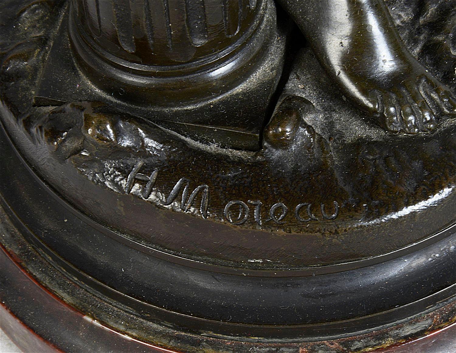 Paire de statues de jeunes filles en bronze du 19ème siècle par H. Moreau en vente 2