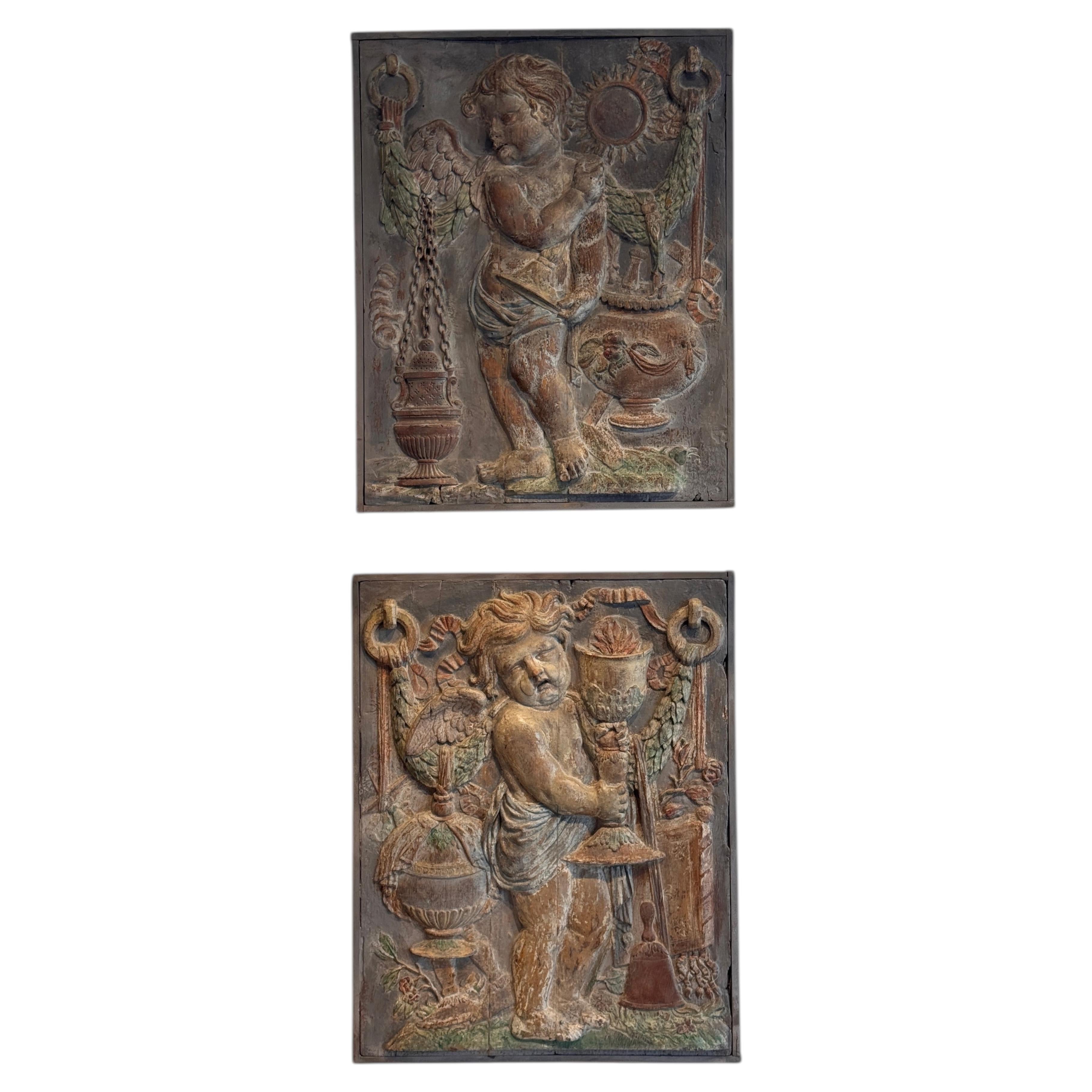 Pareja de paneles tallados en relieve del siglo XIX
