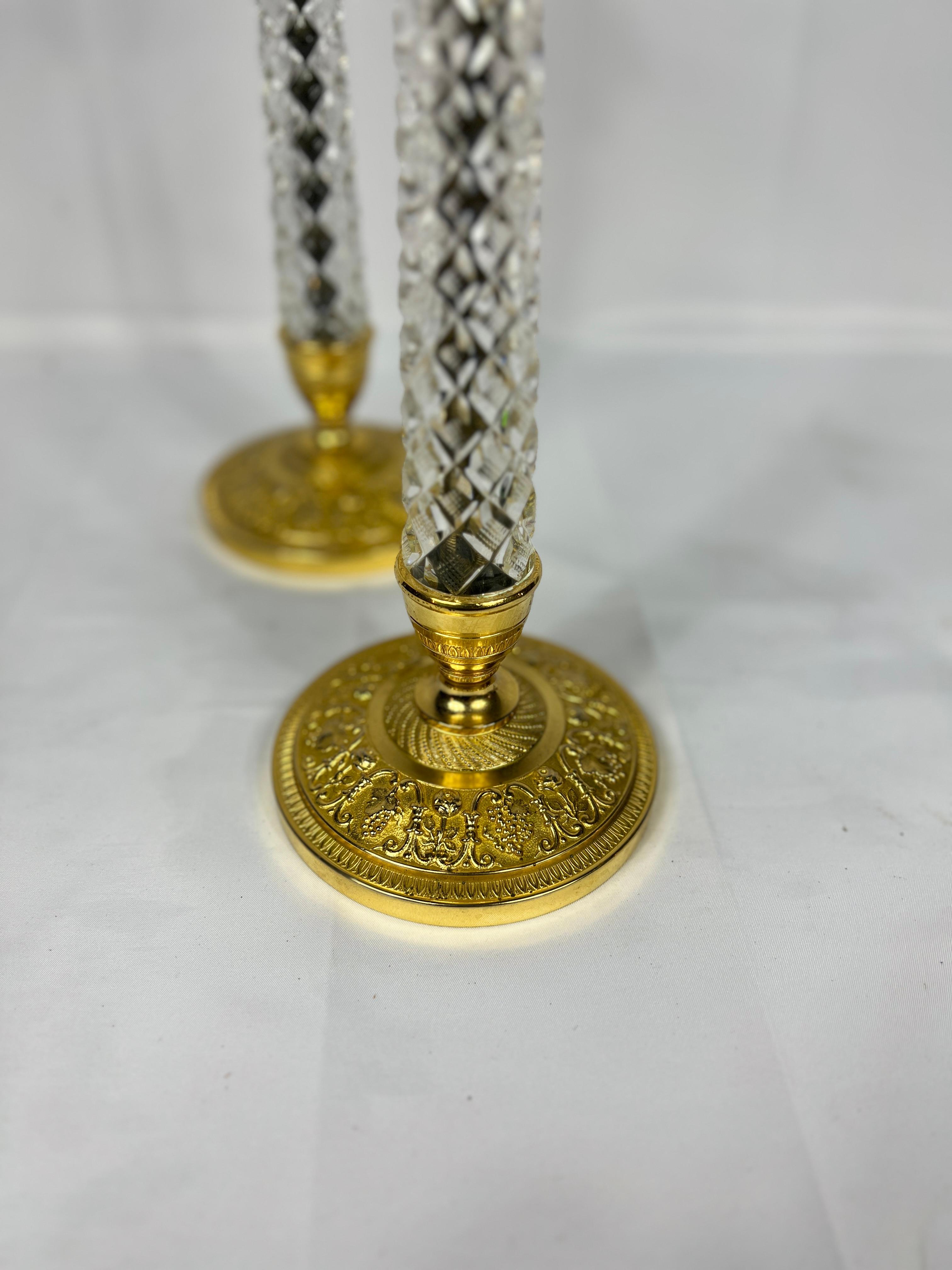 Carlo X Coppia di candelieri in bronzo dorato e cristallo Charles X del XIX secolo in vendita
