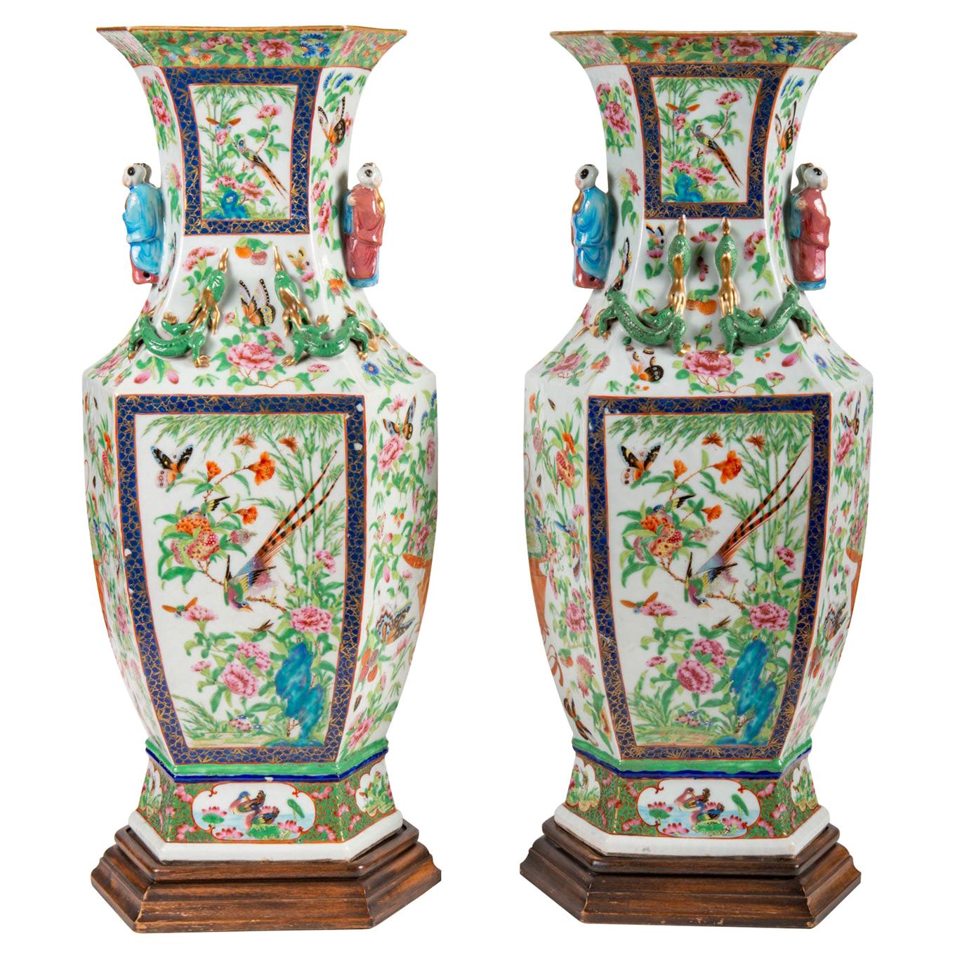 Paire de vases cantonais / médaillons en rose du 19ème siècle