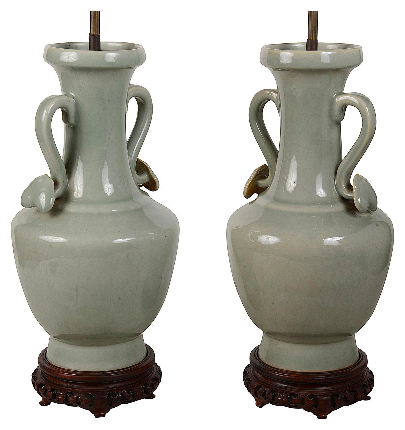 Pareja de lámparas chinas de celadón del siglo XIX Exportación china en venta