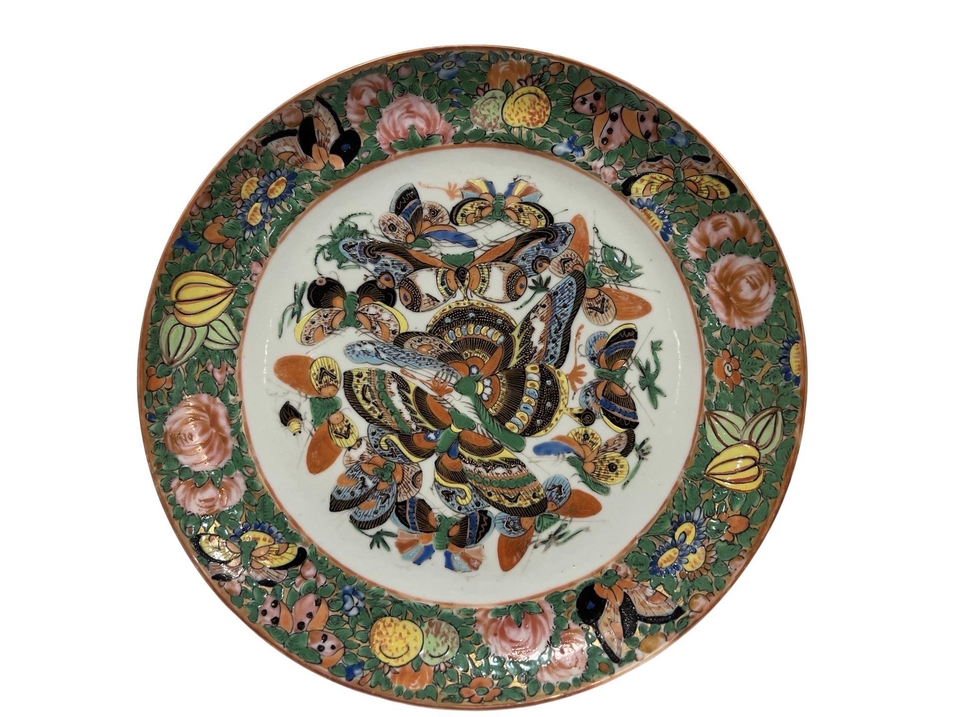 Exportation chinoise Paire d'assiettes en porcelaine d'exportation chinoise du 19e siècle 