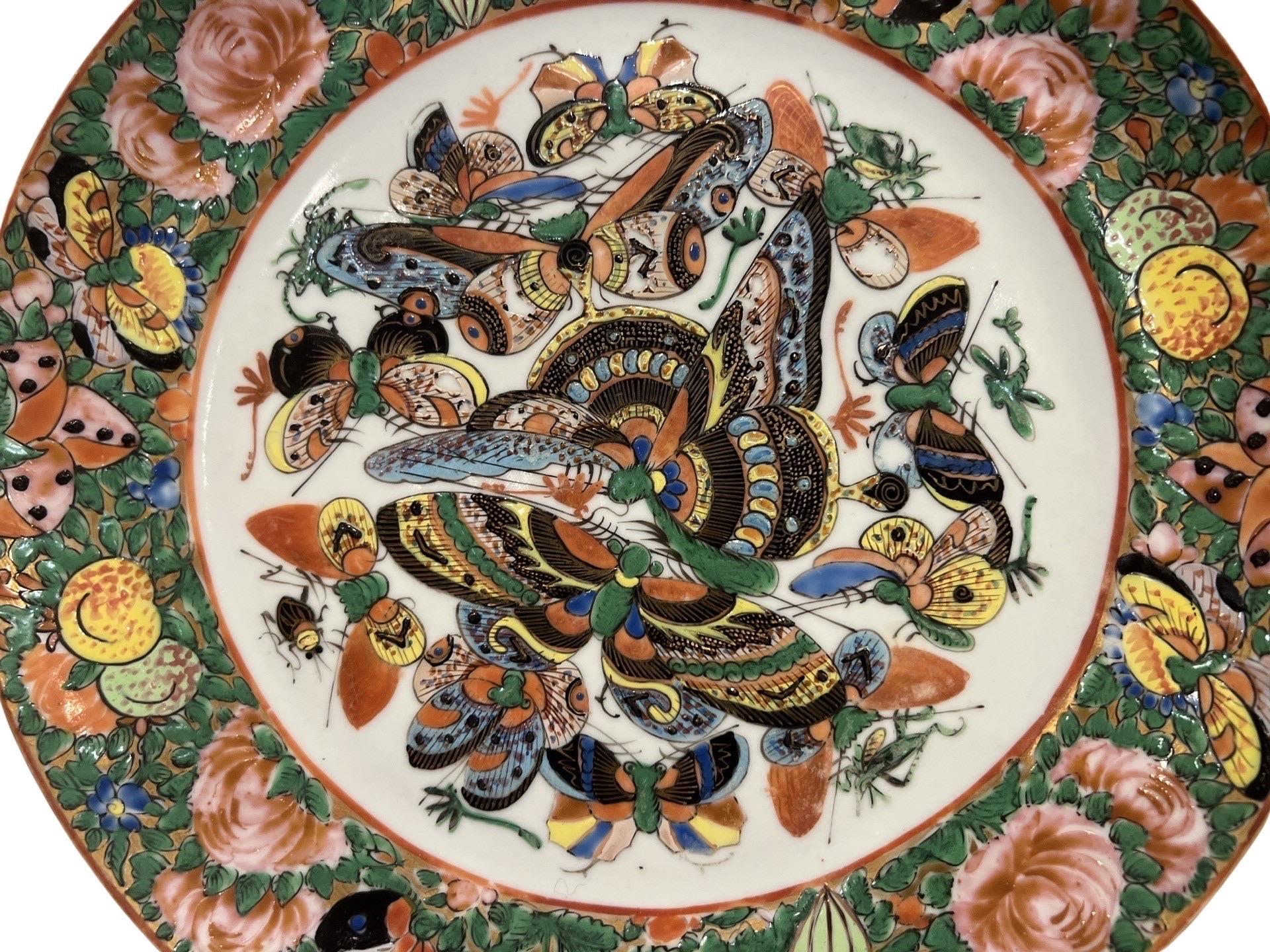 Paire d'assiettes en porcelaine d'exportation chinoise du 19e siècle 