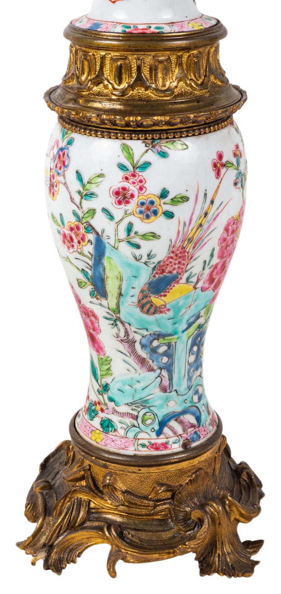 Chinois Paire de vases / lampes Famille Rose chinoises du 19e siècle, vers 1880 en vente