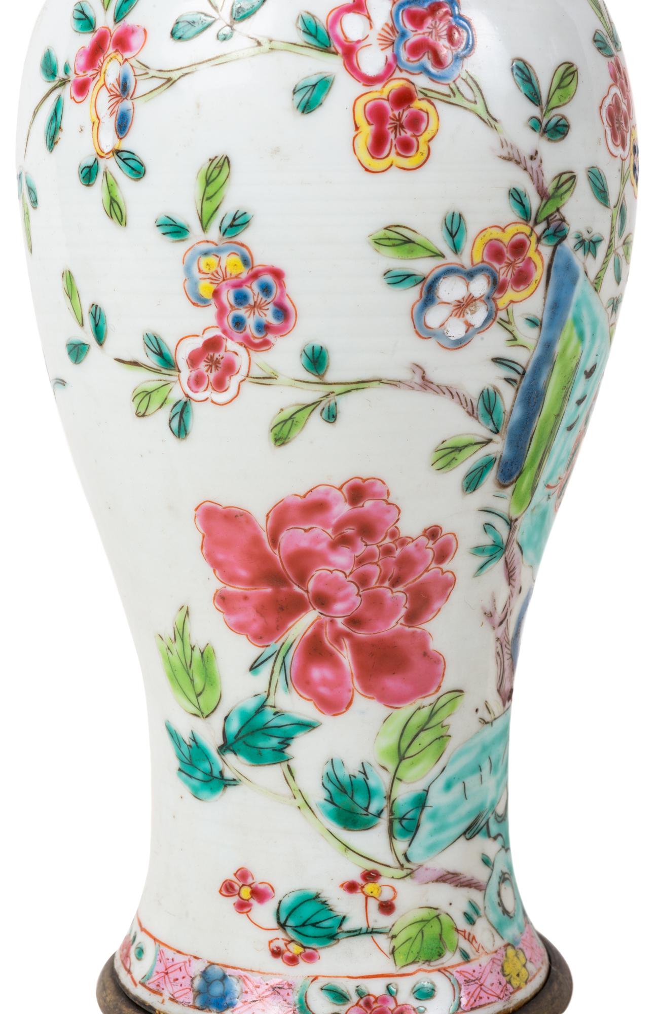 Doré Paire de vases / lampes Famille Rose chinoises du 19e siècle, vers 1880 en vente