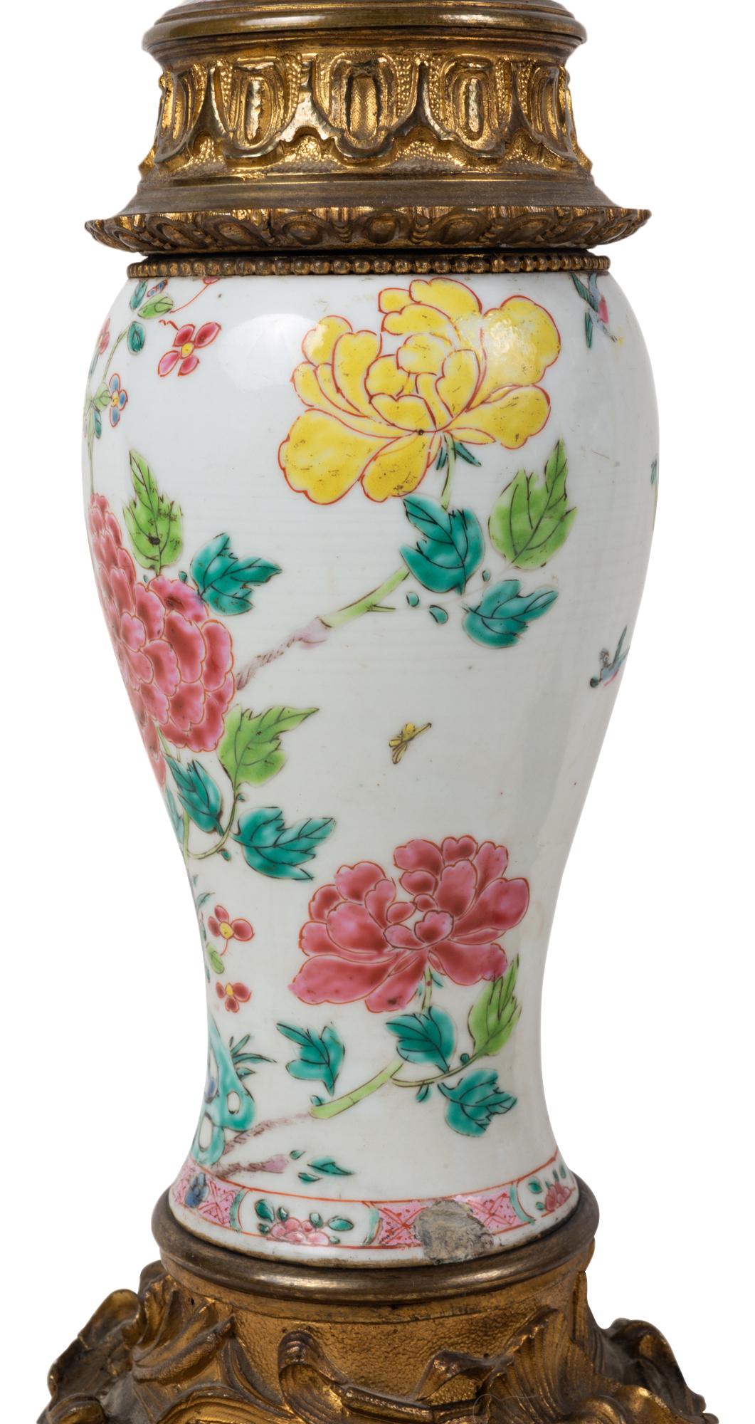 Paire de vases / lampes Famille Rose chinoises du 19e siècle, vers 1880 Bon état - En vente à Brighton, Sussex