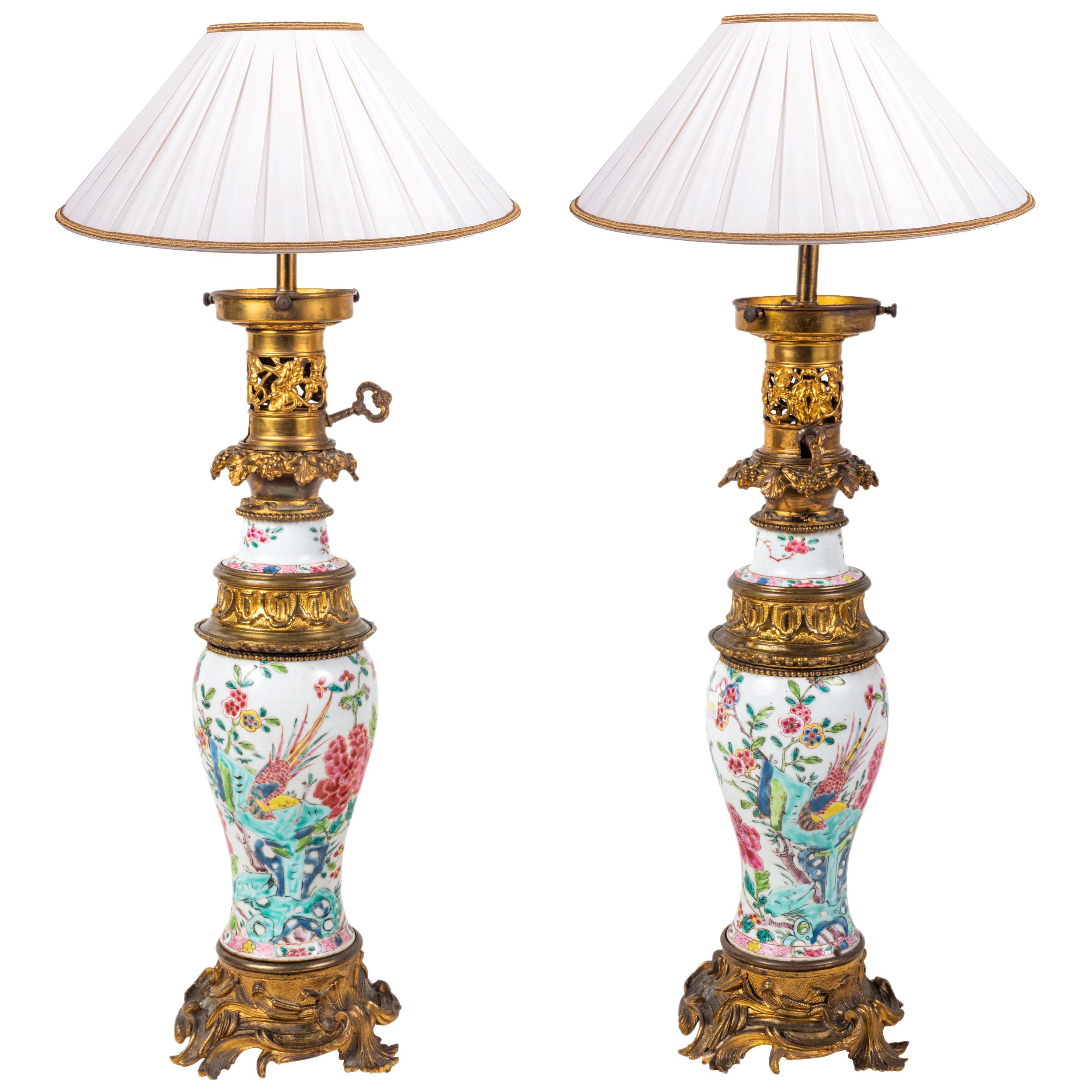 Paar chinesische Famille-Rose-Vasen/Lampen aus dem 19. Jahrhundert, um 1880