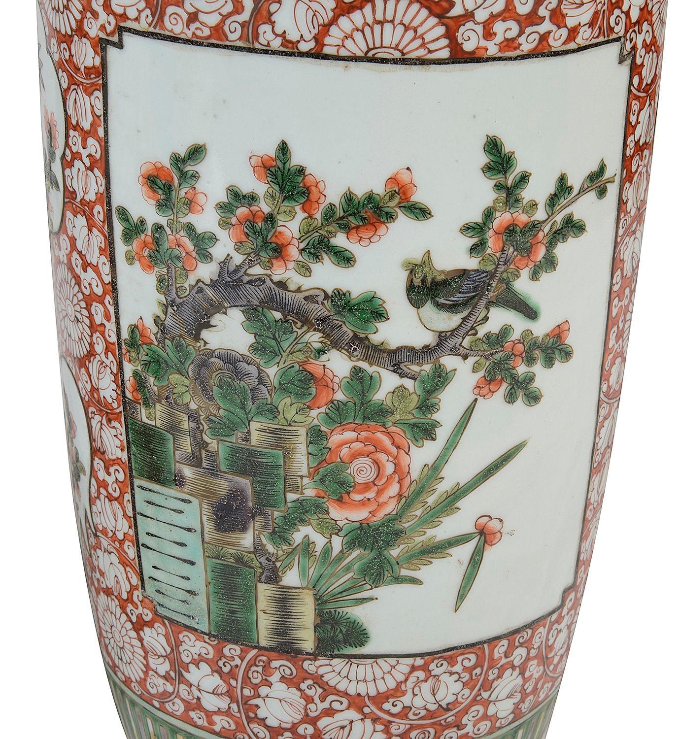 Paire de vases / lampes chinoises Famille Verte du 19ème siècle Bon état - En vente à Brighton, Sussex