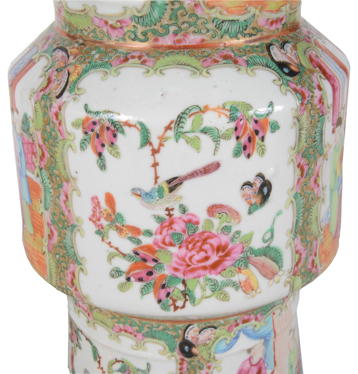 Paire de vases / lampes à médaillons en forme de rose chinoises du 19ème siècle Bon état - En vente à Brighton, Sussex