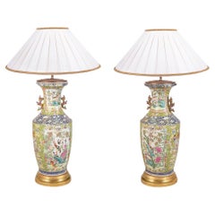 Paire de vases / lampes à médaillon en rose de Chine du 19e siècle.