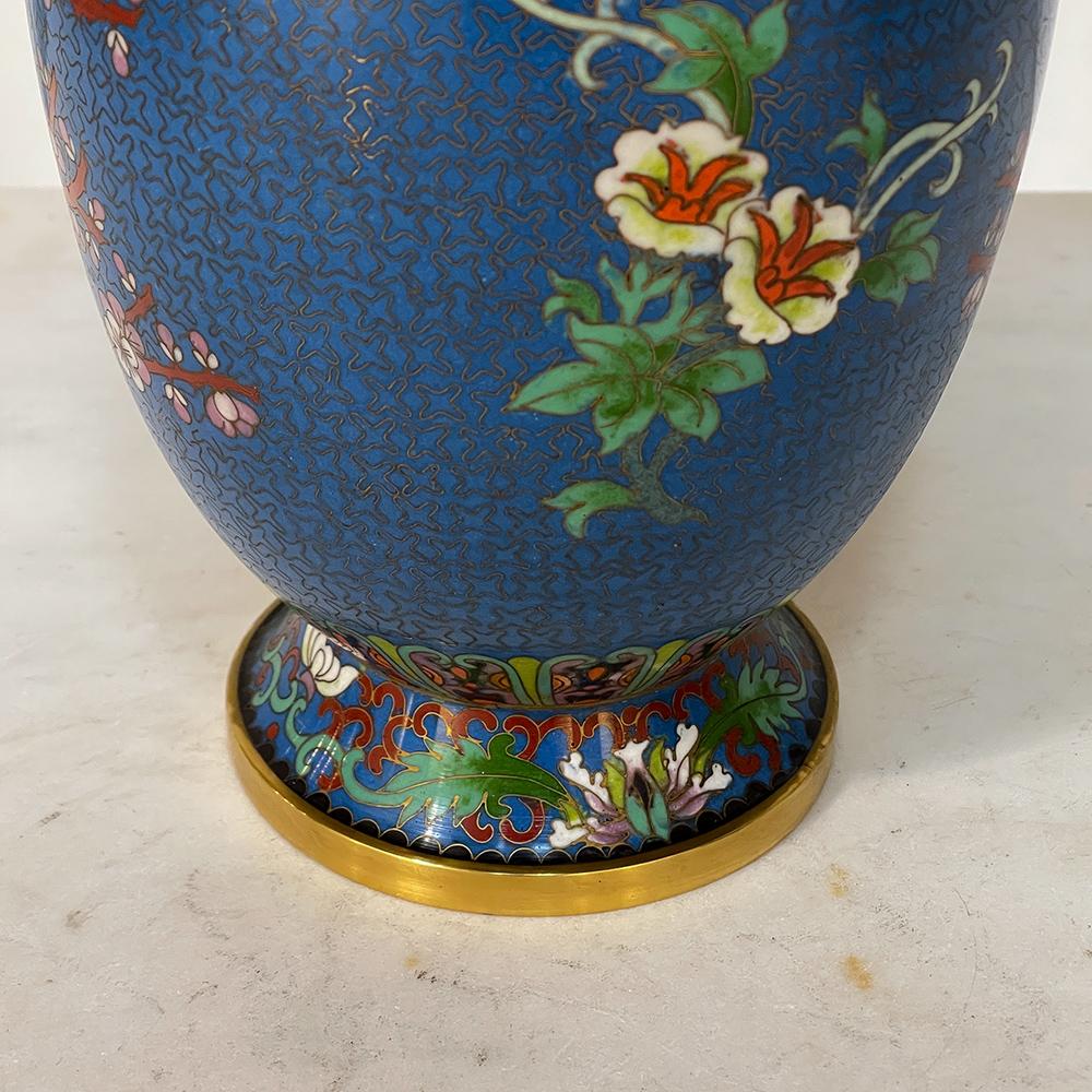 Paire de vases en cloisonné du XIXe siècle en vente 7