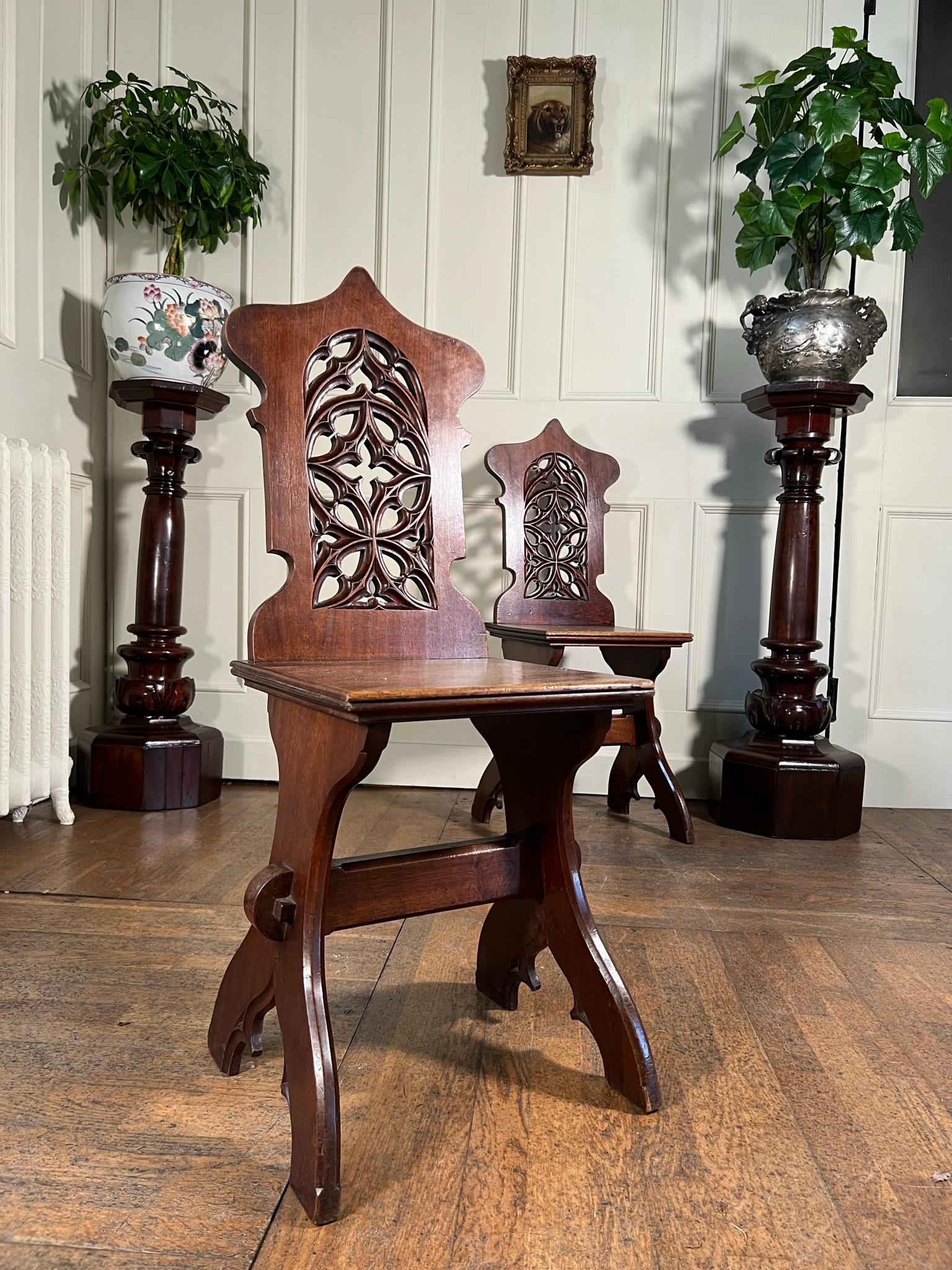 Pair 19th Century Continental Walnut Hall Chairs In Good Condition For Sale In Warrington, GB