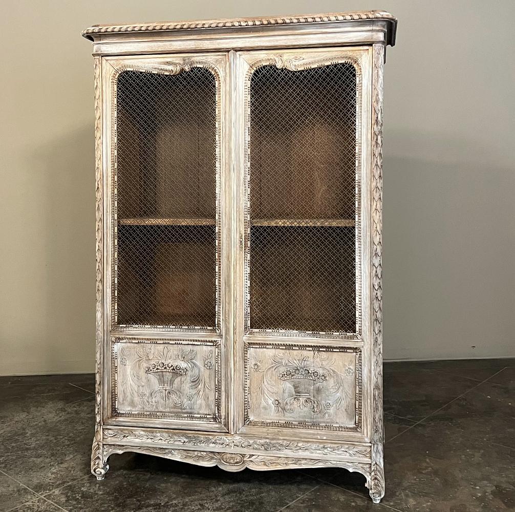 Pair 19th Century Country French Louis XVI Whitewashed Bookcases In Good Condition For Sale In Dallas, TX