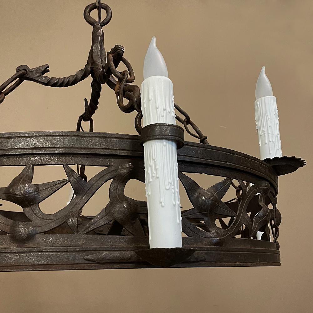 Coppia di lampadari francesi in ferro battuto del XIX secolo in vendita 5