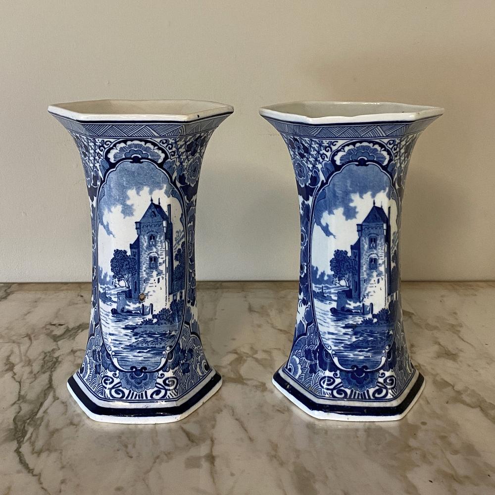 Pair of 19th Century Delft Blue and White Vases In Good Condition For Sale In Dallas, TX