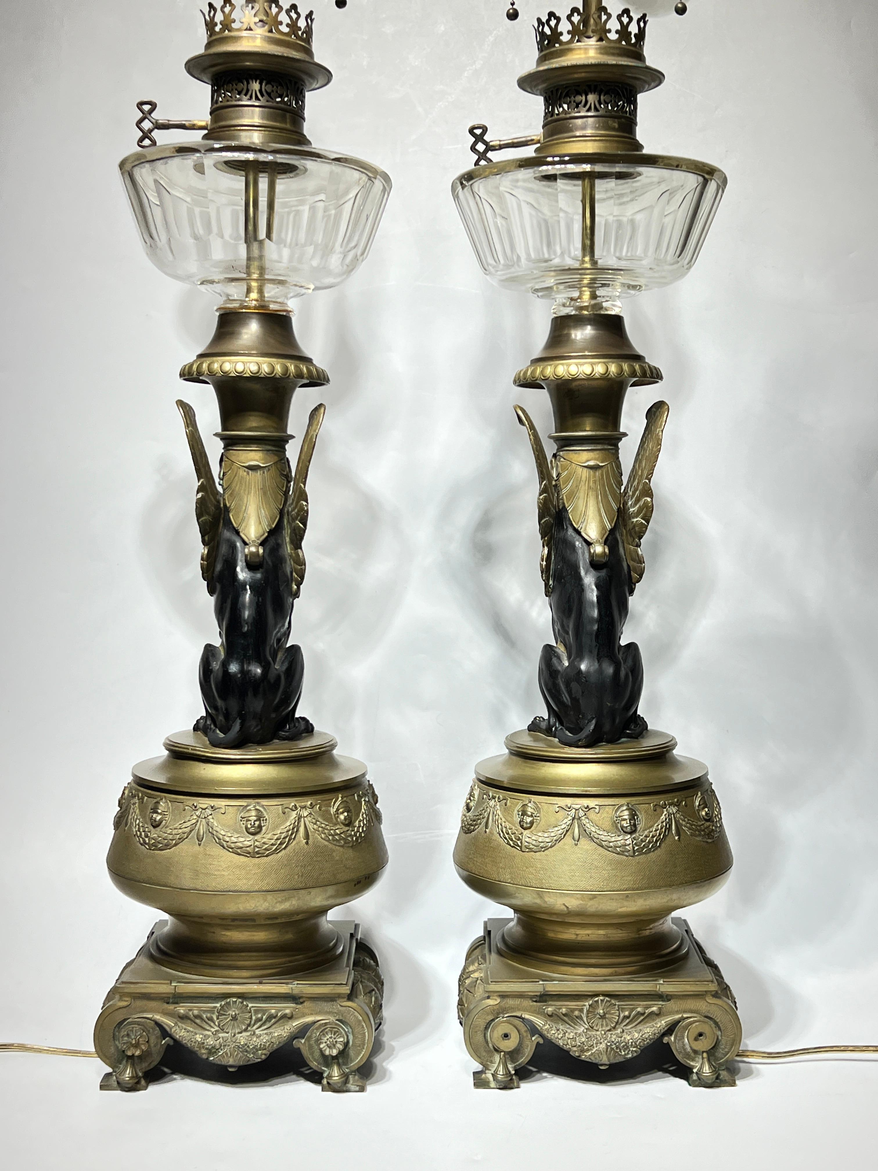 Paire de lampes de table en bronze Revive égyptiennes du 19e siècle en vente 2