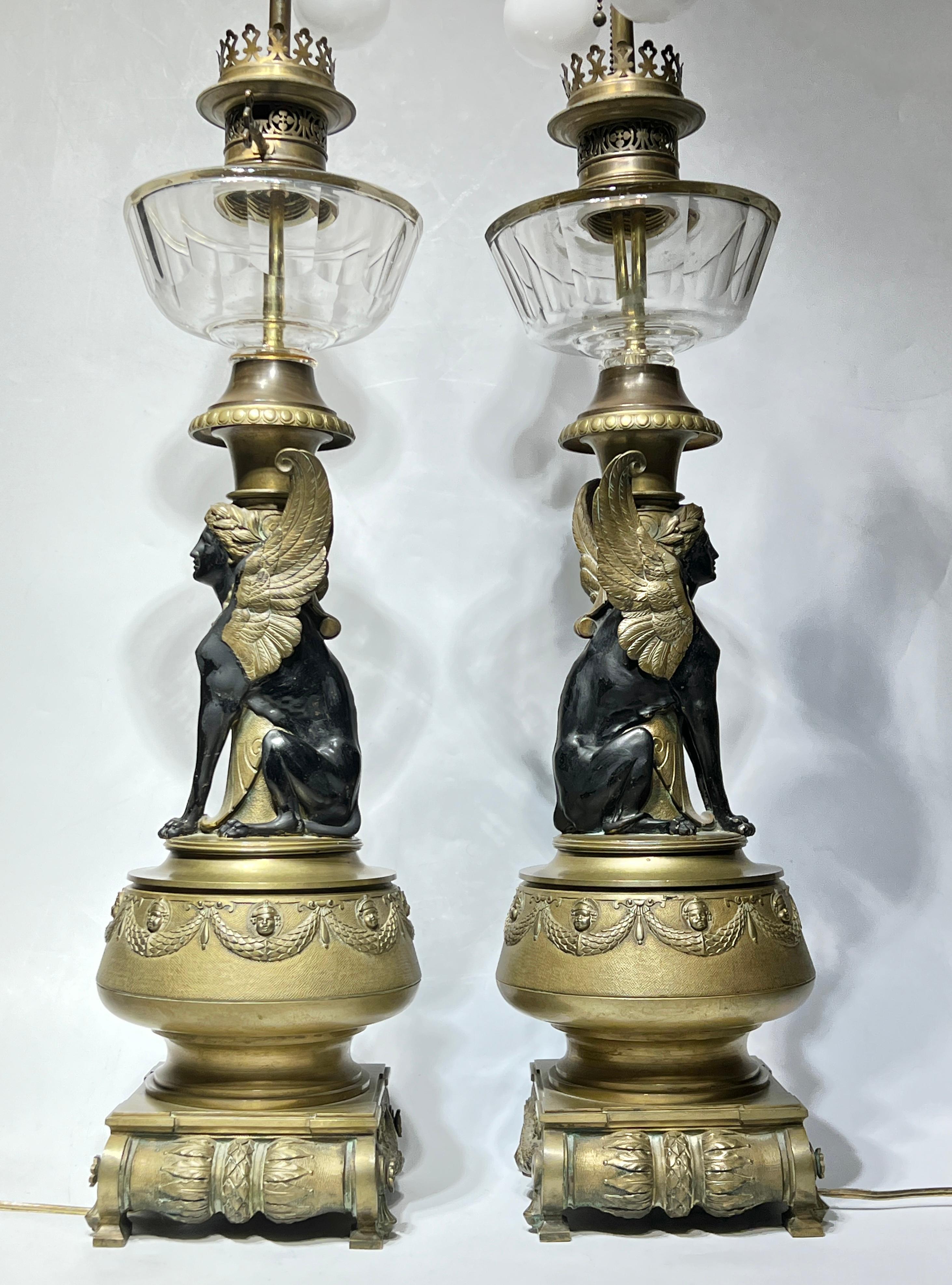 Paire de lampes de table en bronze Revive égyptiennes du 19e siècle en vente 3
