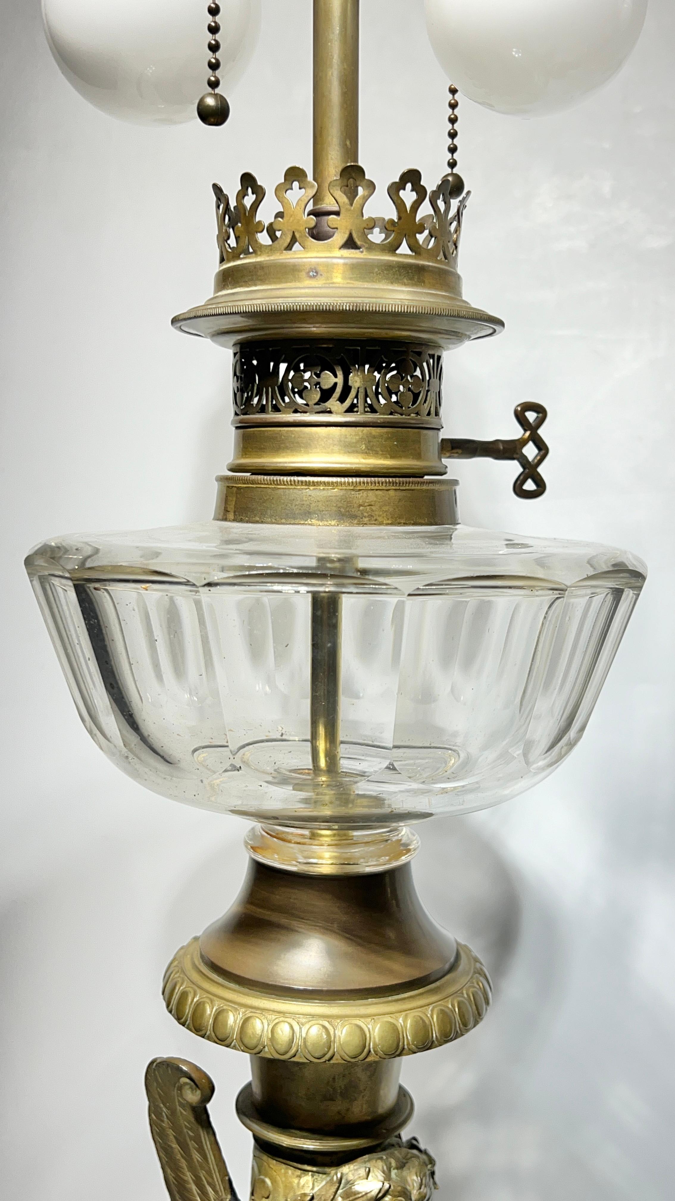 Néo-égyptien Paire de lampes de table en bronze Revive égyptiennes du 19e siècle en vente