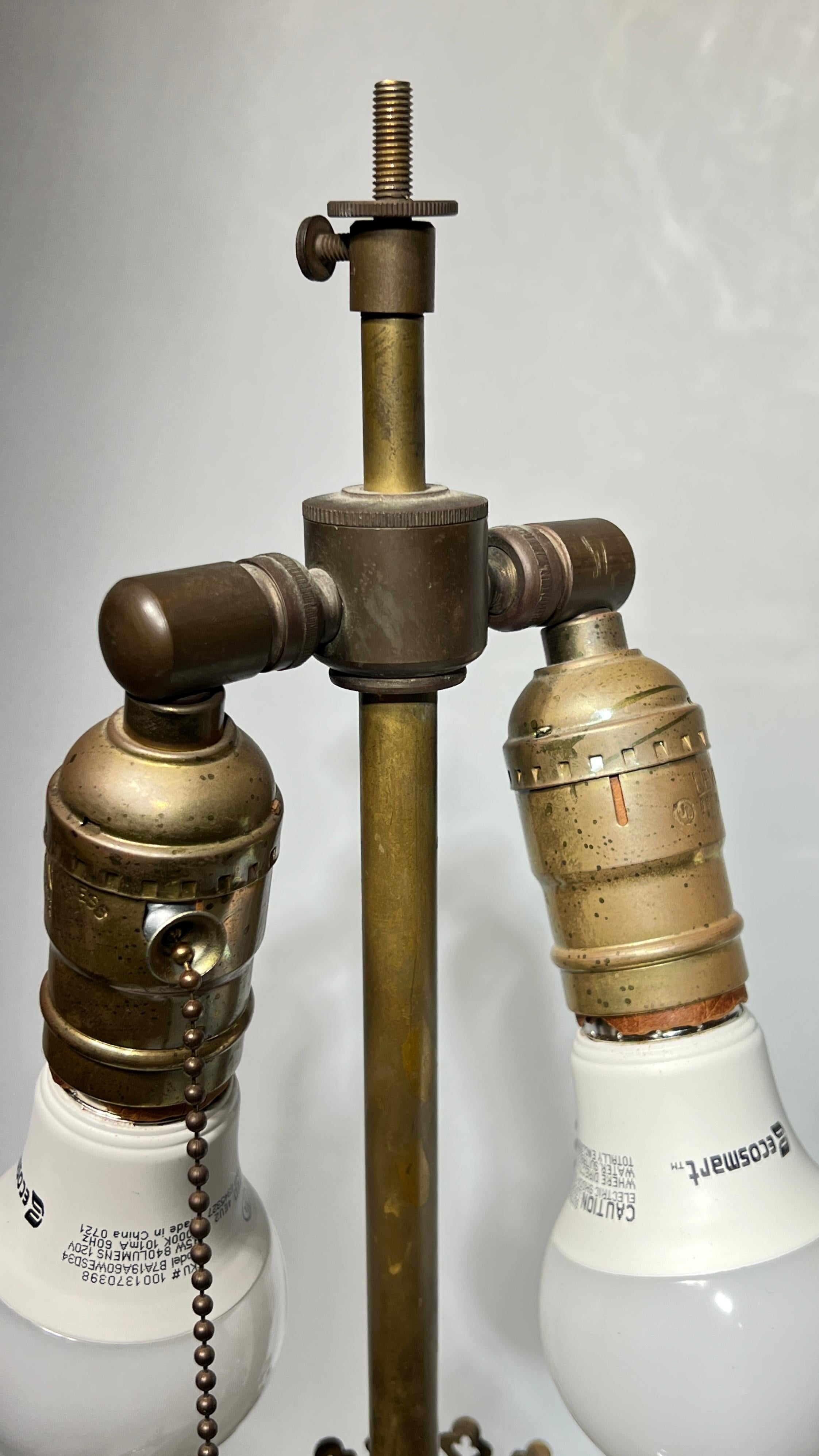 Français Paire de lampes de table en bronze Revive égyptiennes du 19e siècle en vente