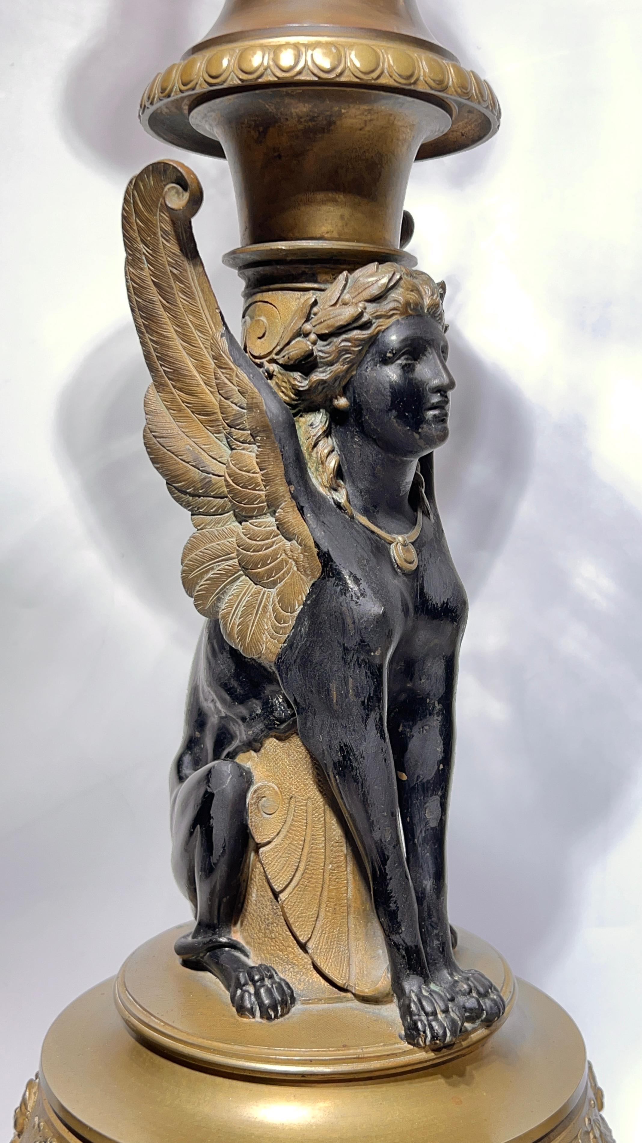 Paire de lampes de table en bronze Revive égyptiennes du 19e siècle Bon état - En vente à New York, NY
