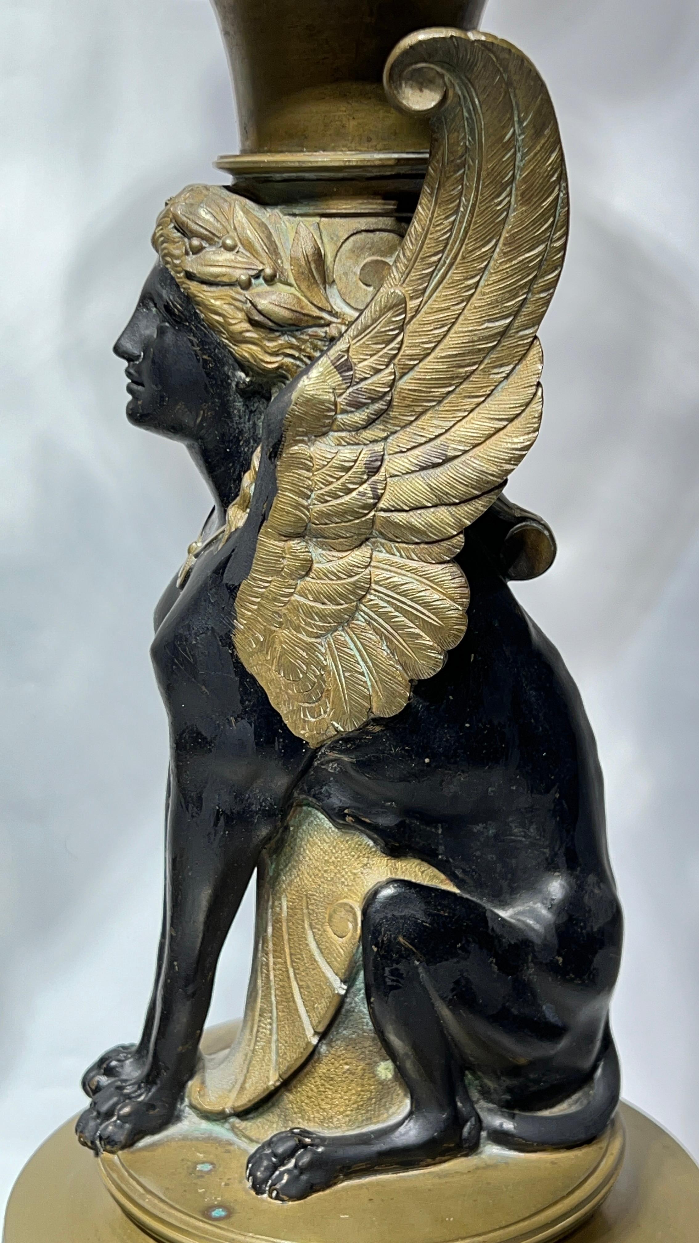Paire de lampes de table en bronze Revive égyptiennes du 19e siècle en vente 1