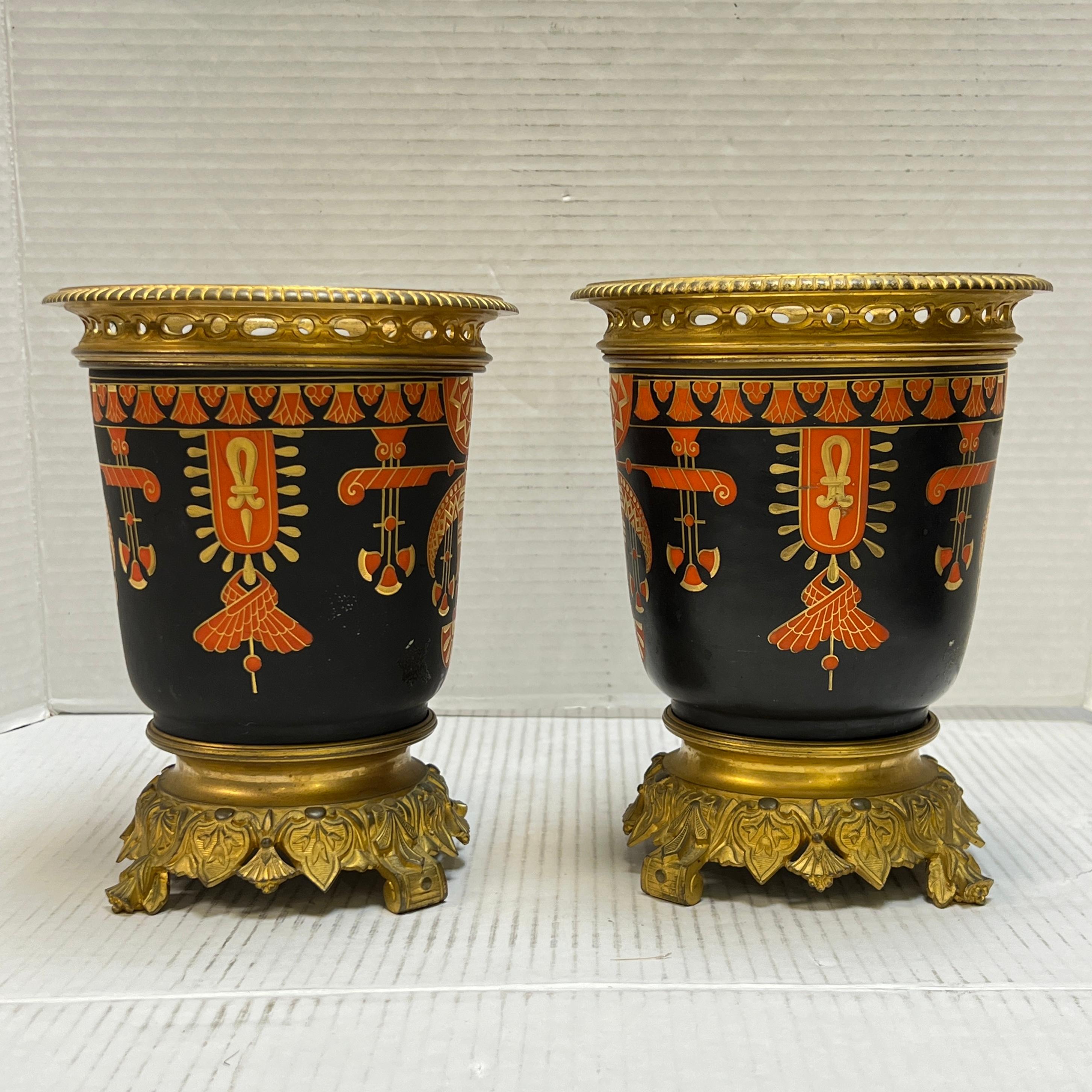 Coppia di vasi in bronzo dorato del XIX secolo del periodo del Rinascimento egiziano In condizioni buone in vendita a New York, NY