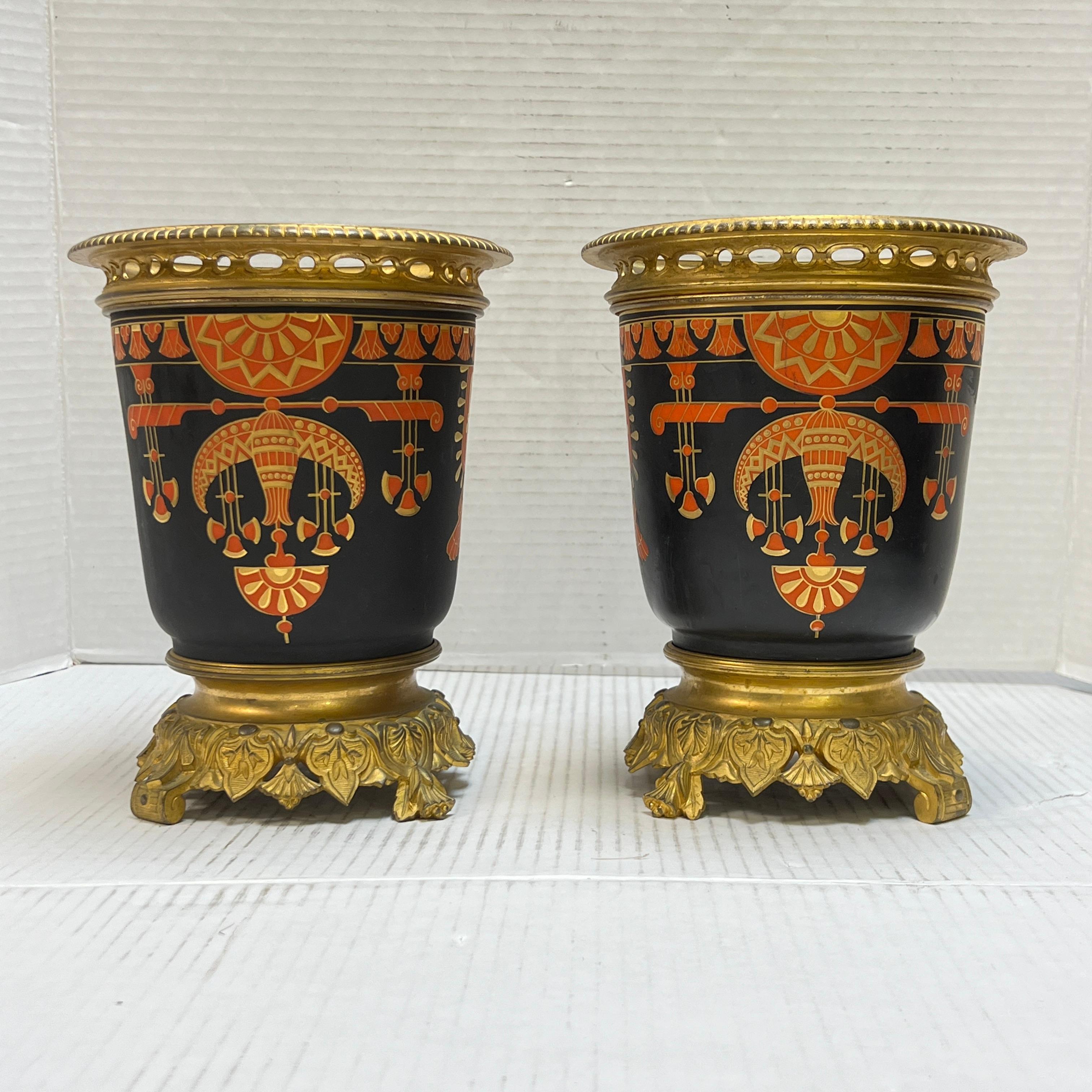 Coppia di vasi in bronzo dorato del XIX secolo del periodo del Rinascimento egiziano in vendita 1