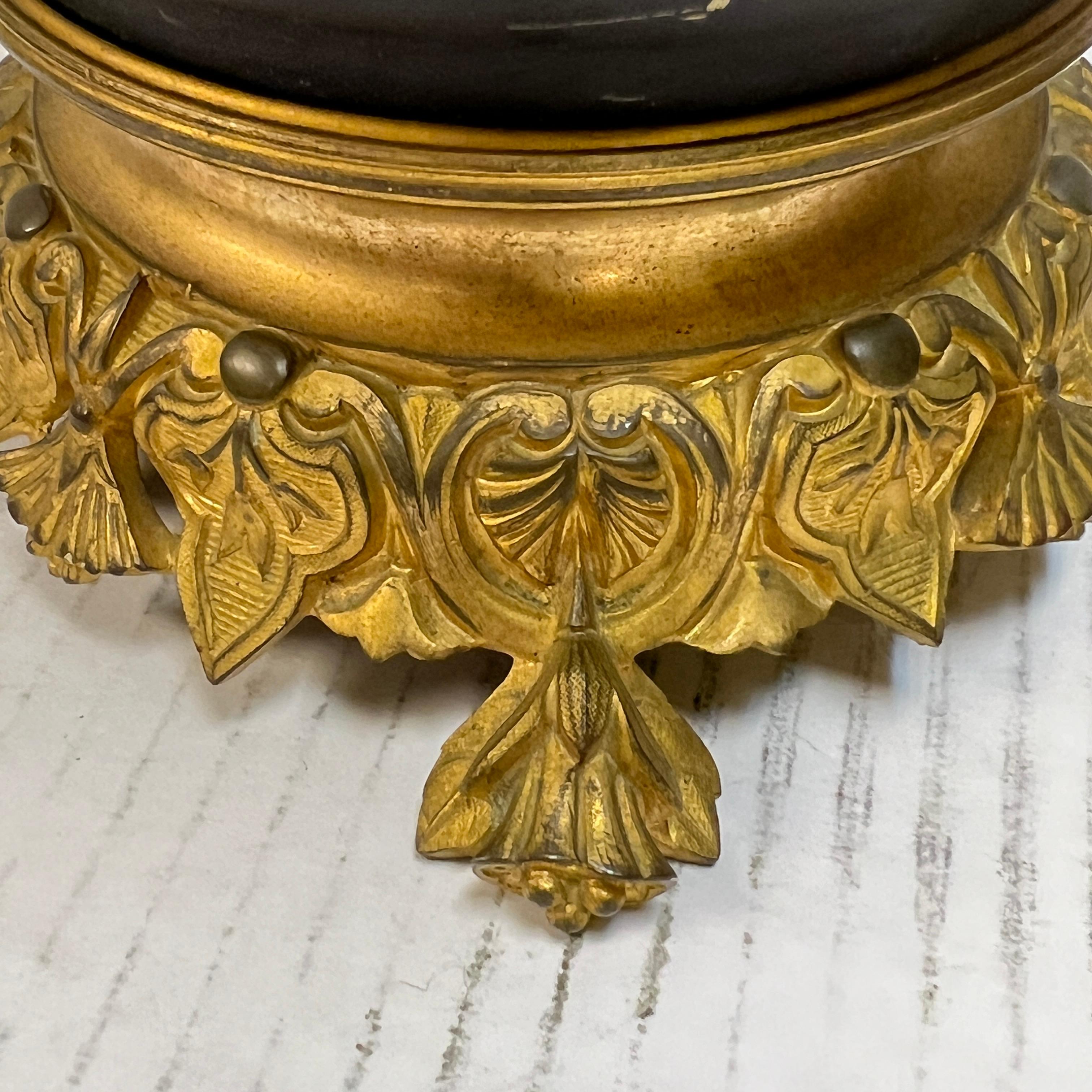 Coppia di vasi in bronzo dorato del XIX secolo del periodo del Rinascimento egiziano in vendita 2