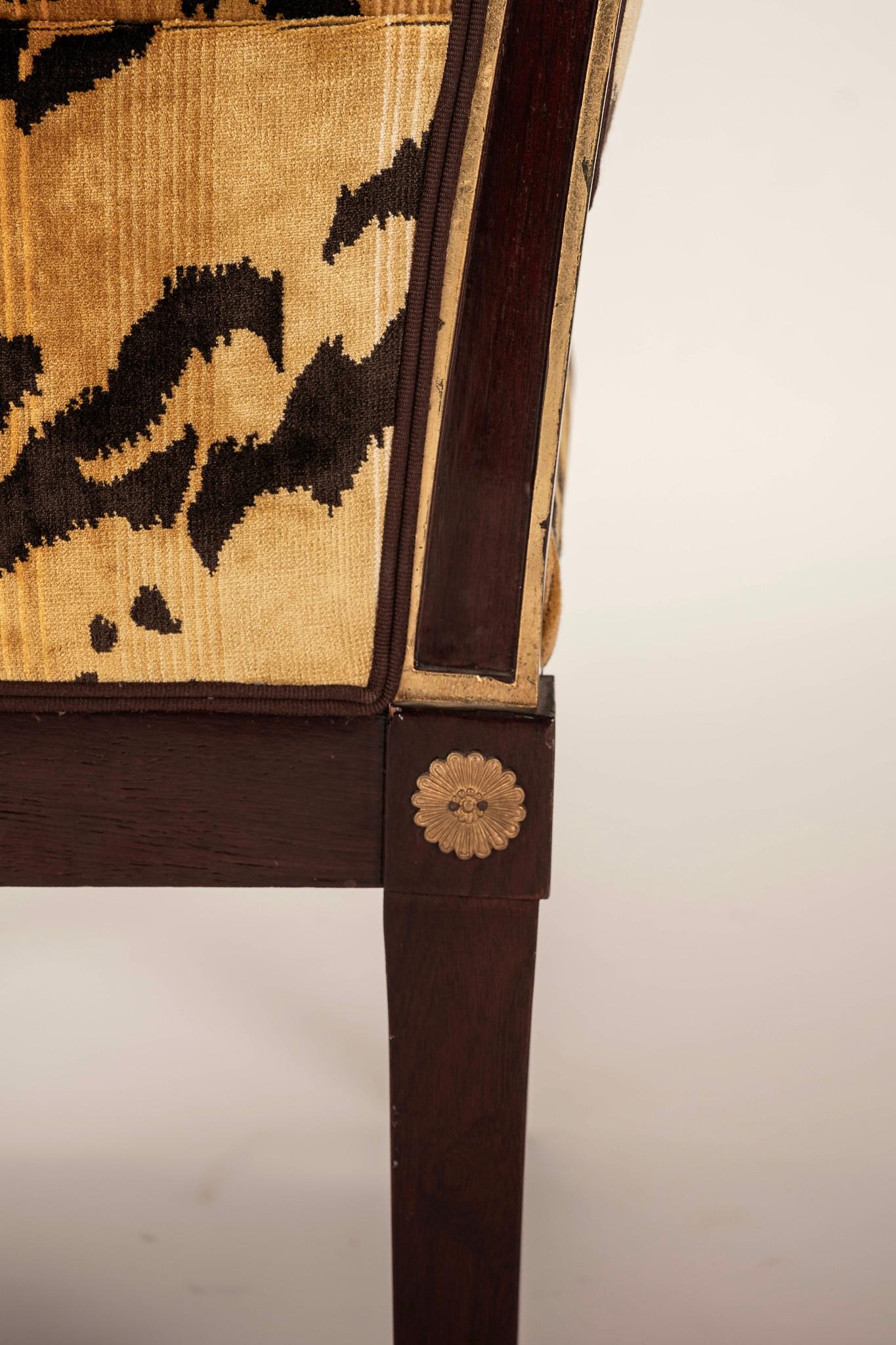 Paire de chaises Bergère Empire du XIXe siècle en velours tigré Scalamandré en vente 8