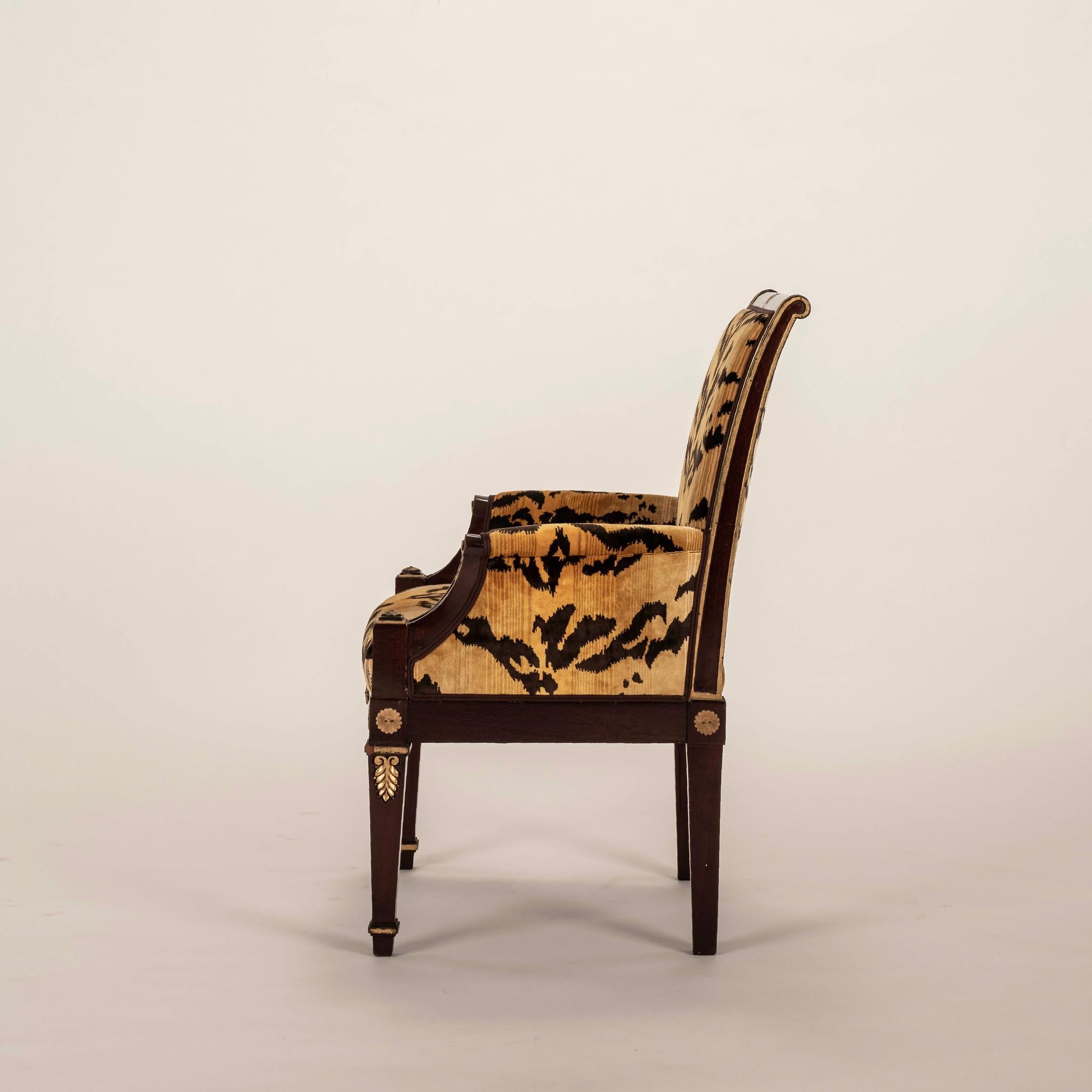 Velours Paire de chaises Bergère Empire du XIXe siècle en velours tigré Scalamandré en vente