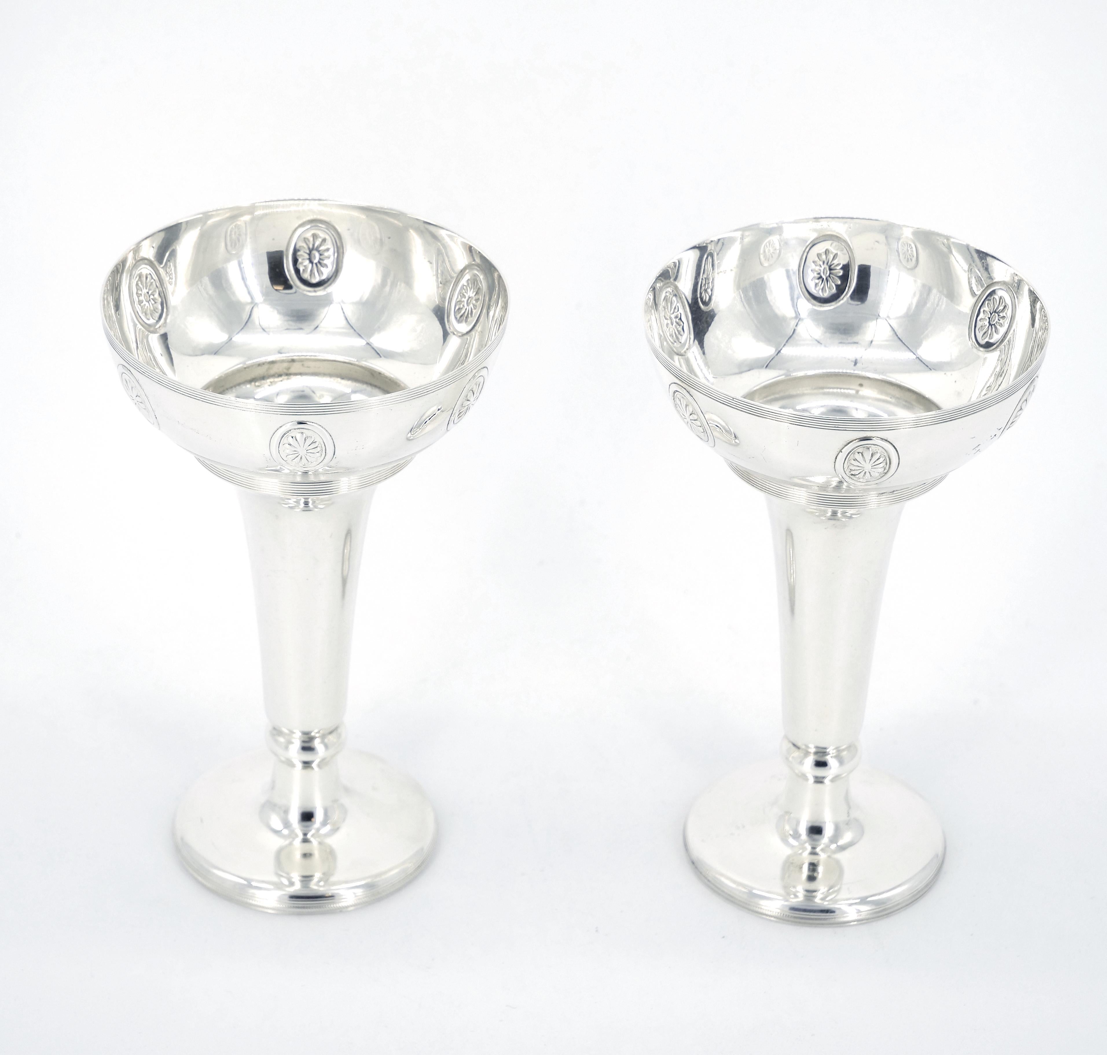 Victorian Pair 19th Century English Sheffield Silver Plate Flower Bud Vases For Sale