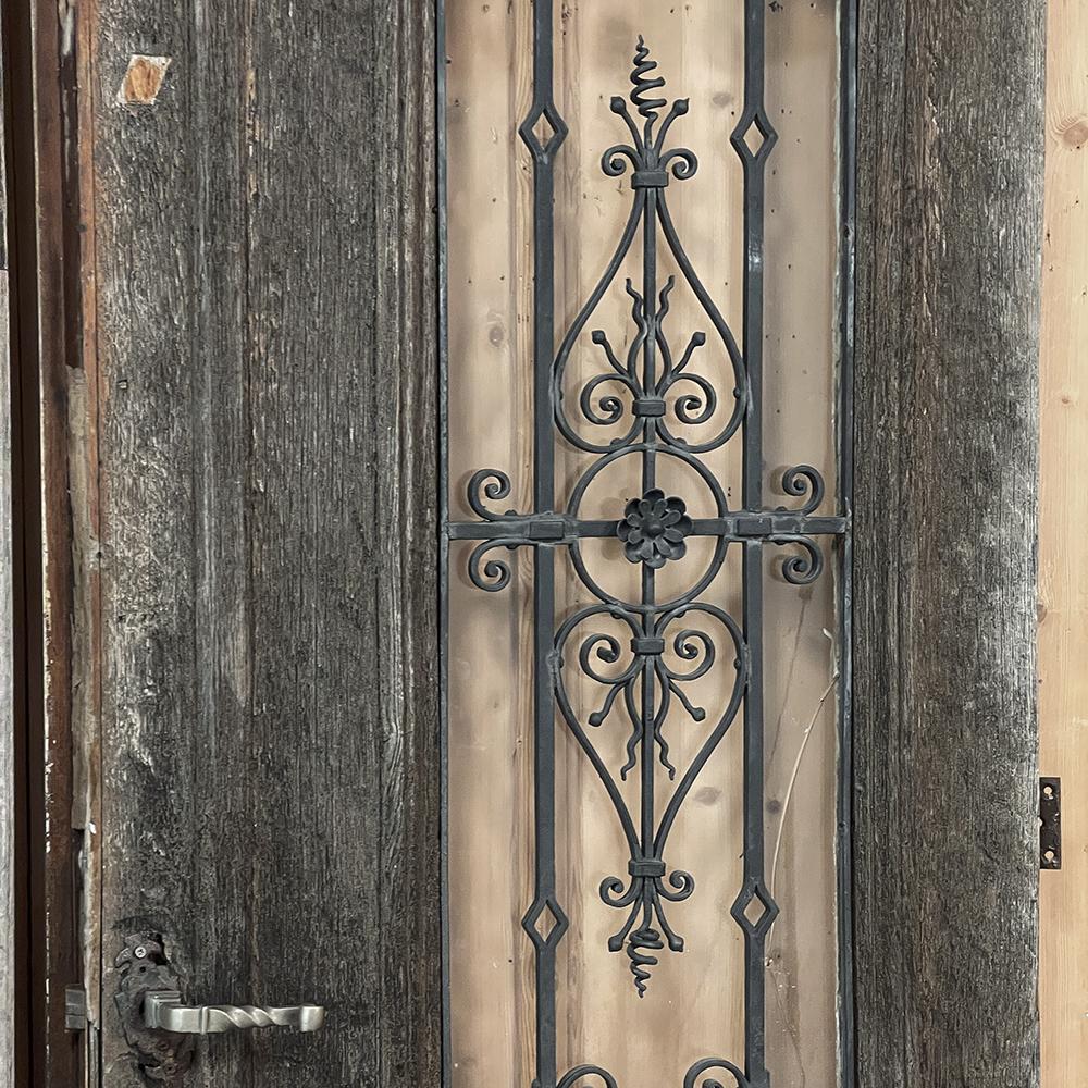 Paar Außentüren aus dem 19. Jahrhundert mit Schmiedeeisen im Angebot 4