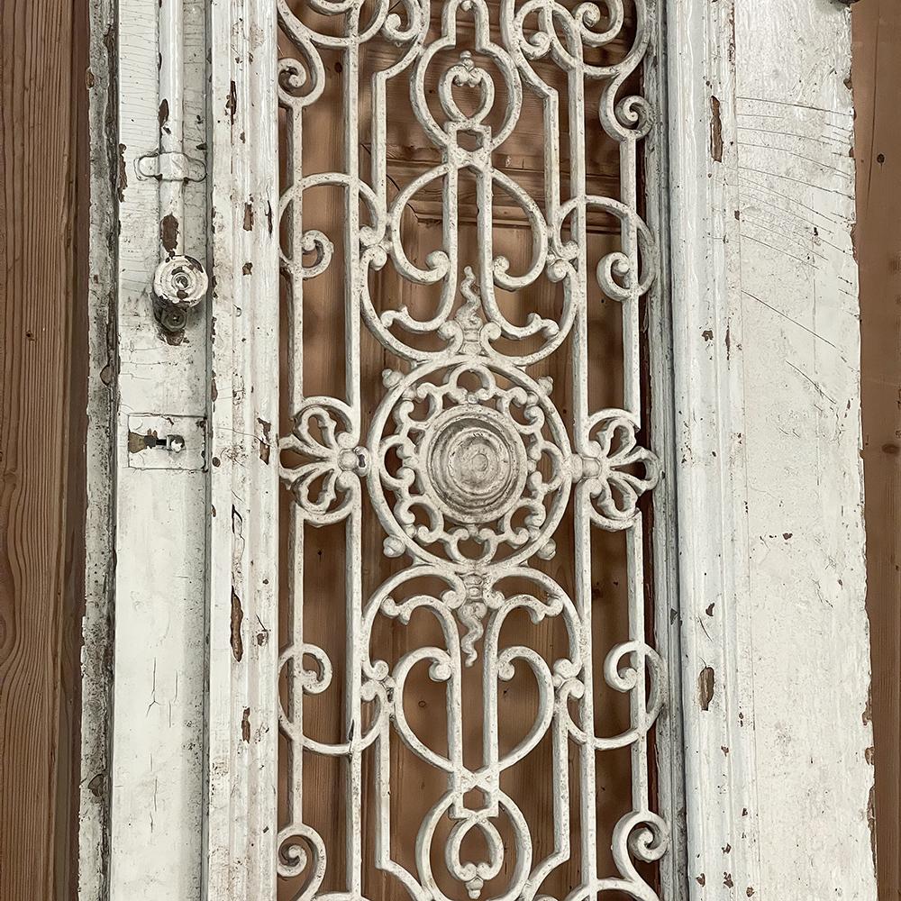 Paar Außentüren aus dem 19. Jahrhundert mit Schmiedeeisen im Angebot 11