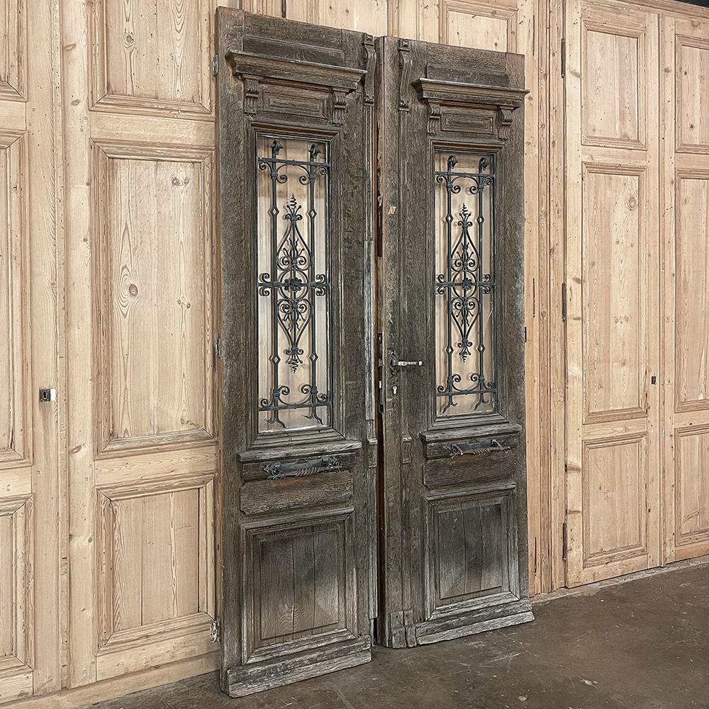 Paar Außentüren aus dem 19. Jahrhundert mit Schmiedeeisen (Arts and Crafts) im Angebot