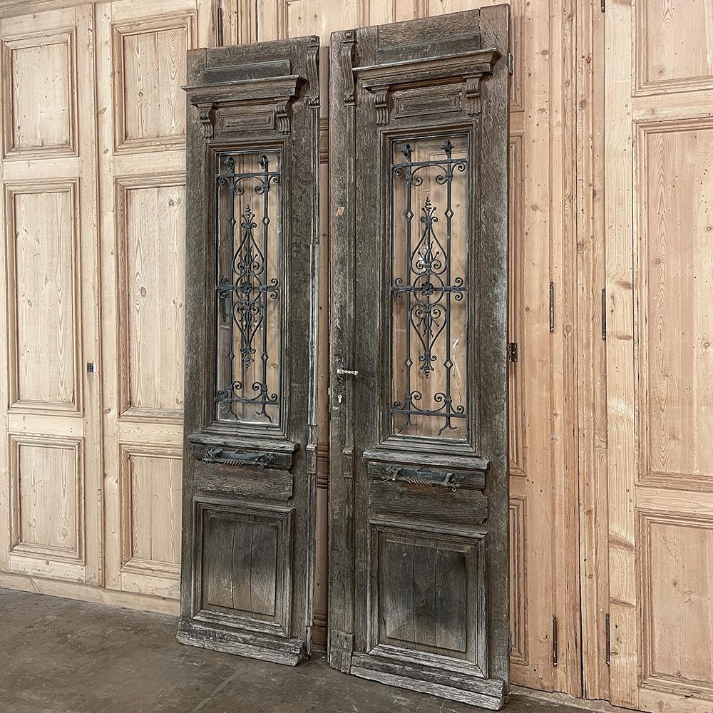 Paar Außentüren aus dem 19. Jahrhundert mit Schmiedeeisen (Französisch) im Angebot
