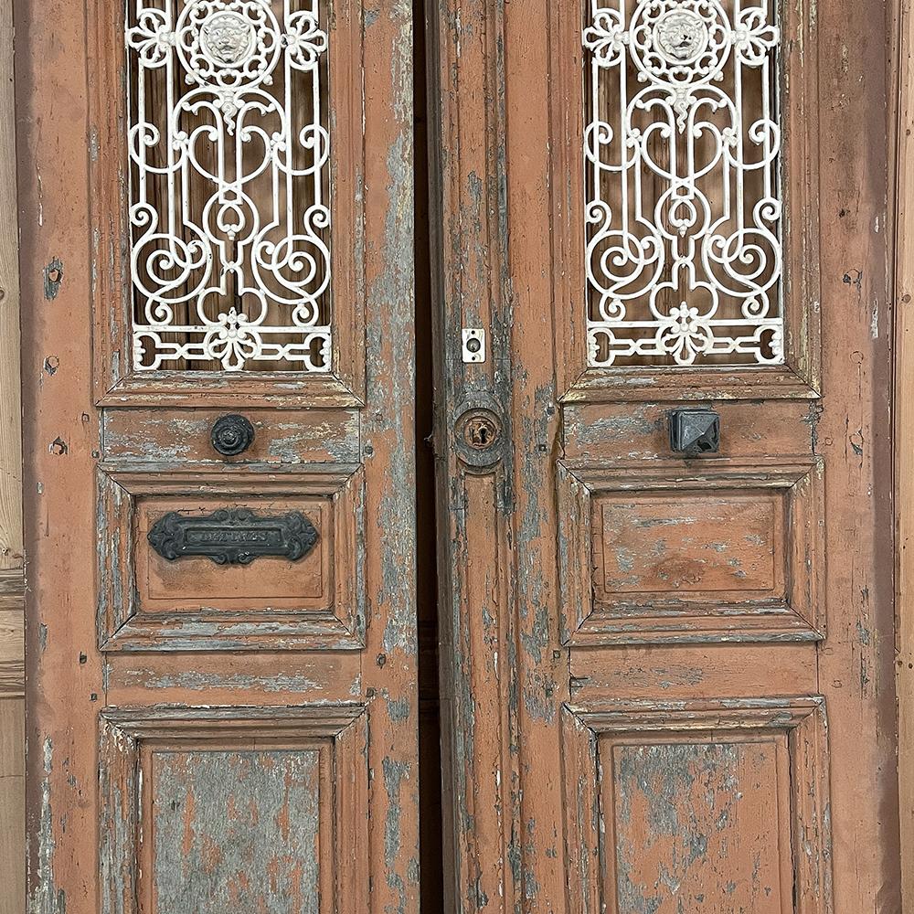 Paar Außentüren aus dem 19. Jahrhundert mit Schmiedeeisen im Angebot 1