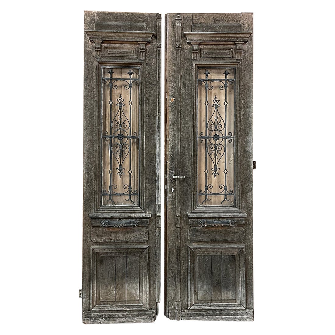 Coppia di porte francesi da esterno del XIX secolo con ferro battuto