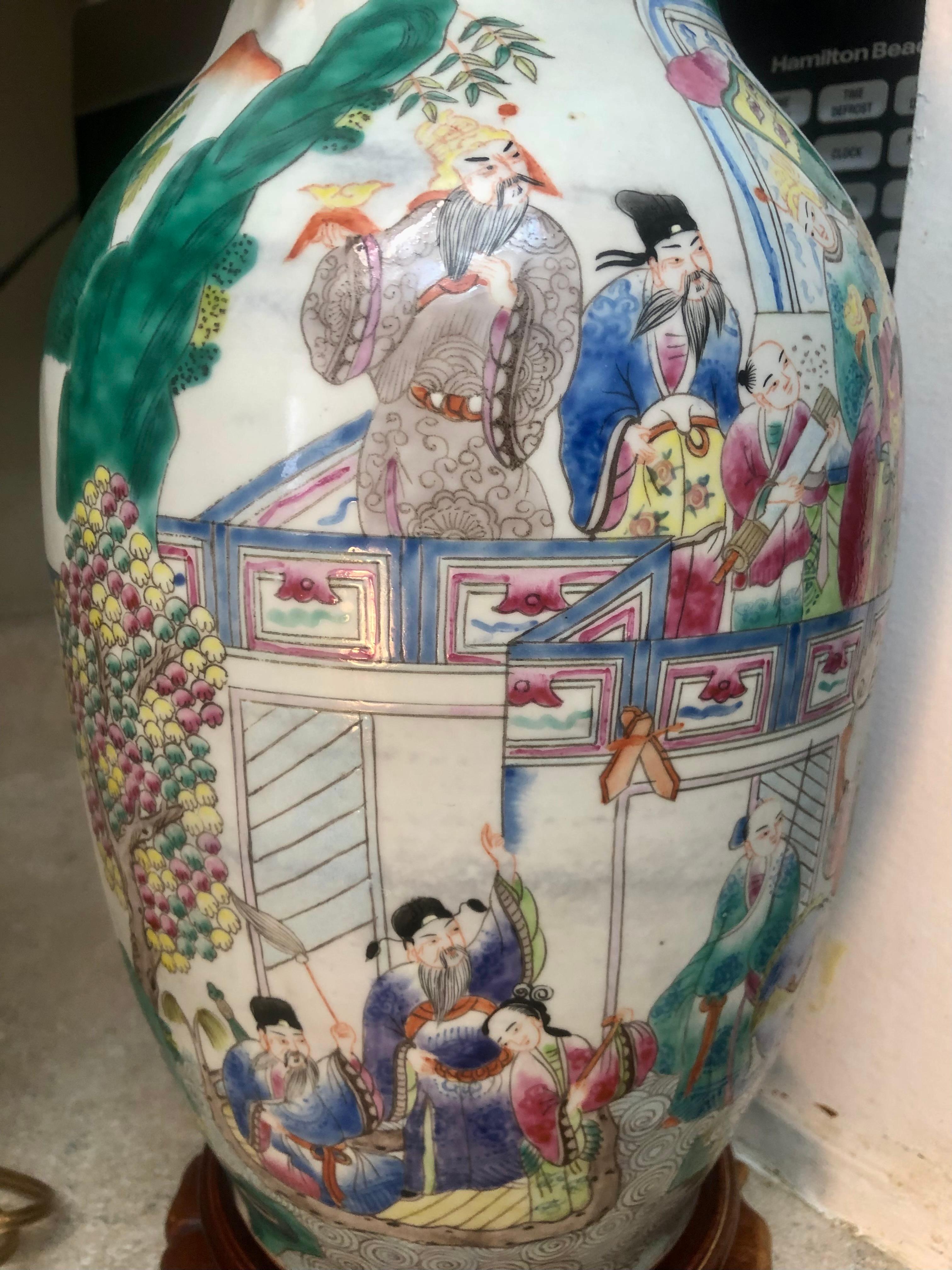 PAIR Chinesische Famille Rose-Porzellanlampen des 19. Jahrhunderts mit Henkeln, sehr lebhaft im Angebot 8