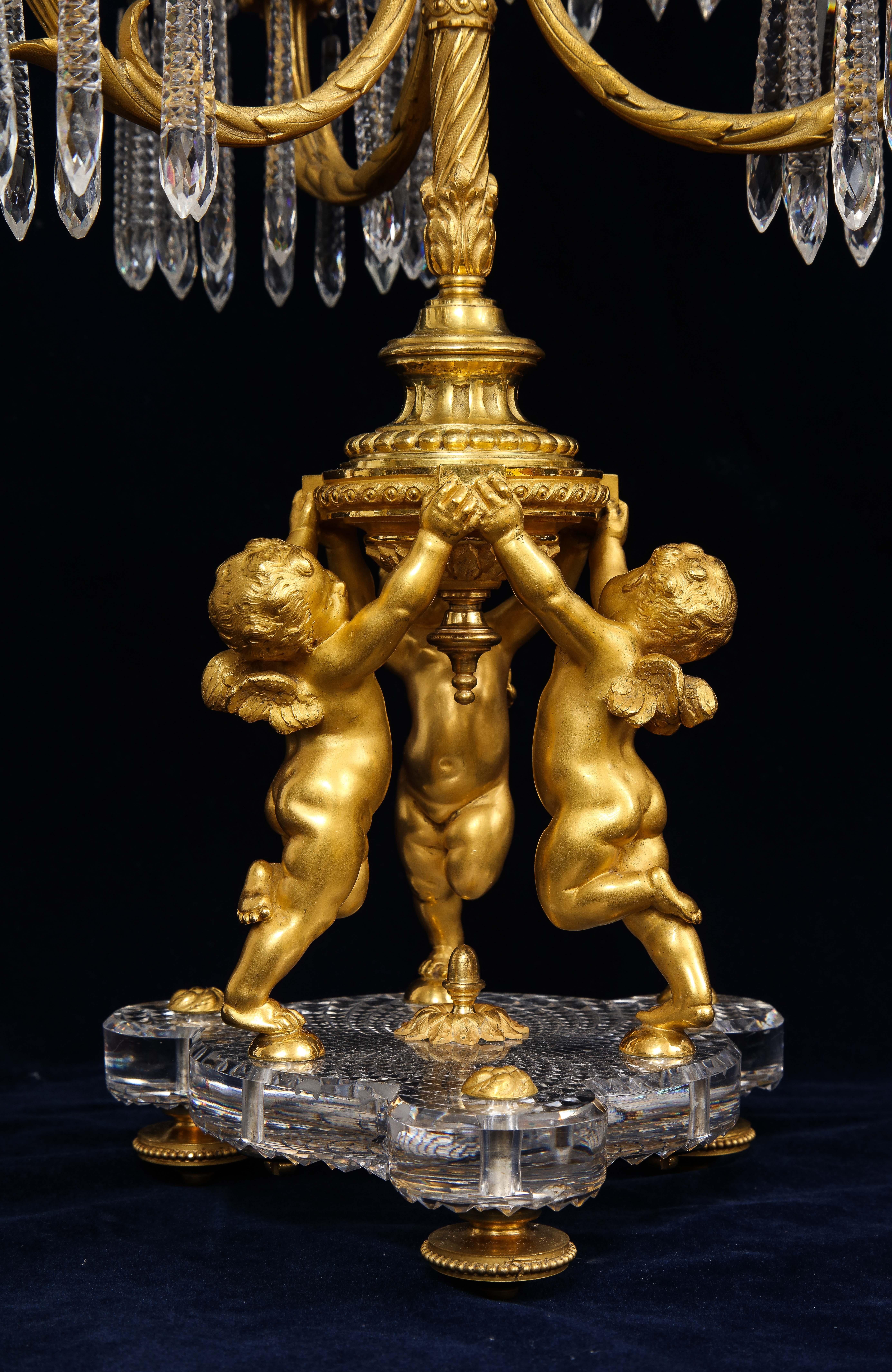 Cristal Paire de candélabres français du 19ème siècle à 7 bras en bronze doré et cristal signés Baccarat